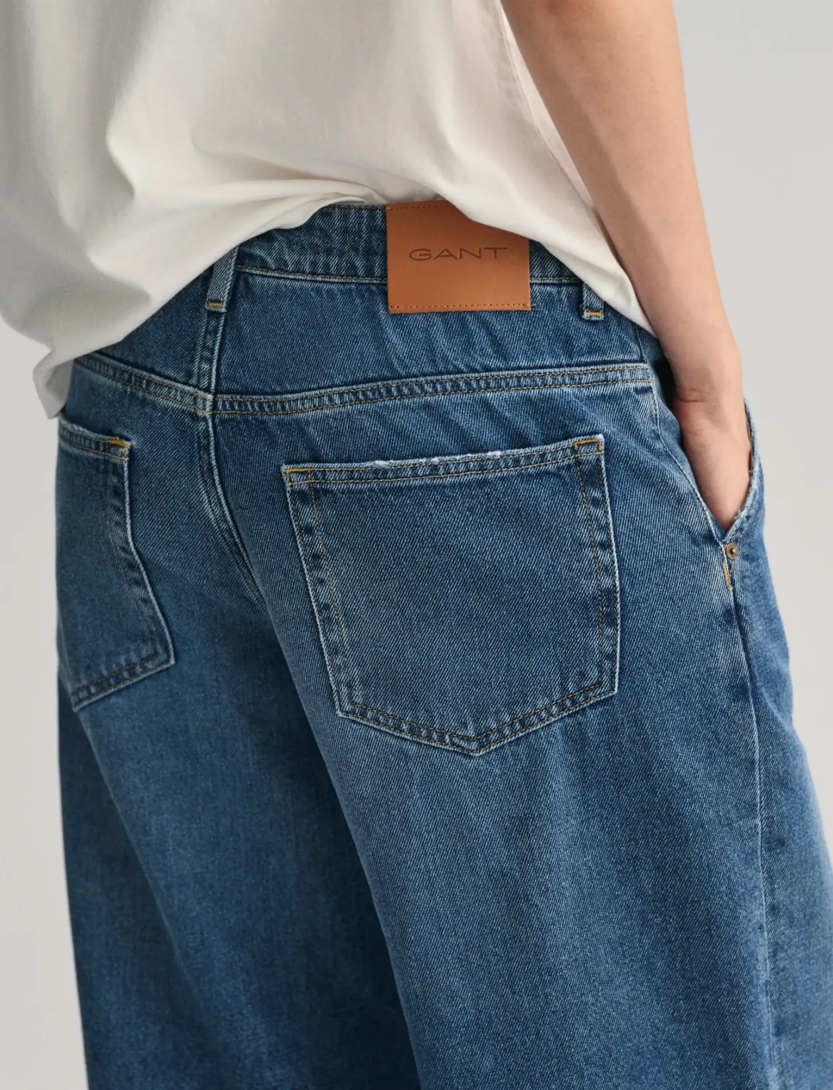 Gant - LOW WIDE LEG JEANS - laia säärega teksad - mid blue vintage - 4