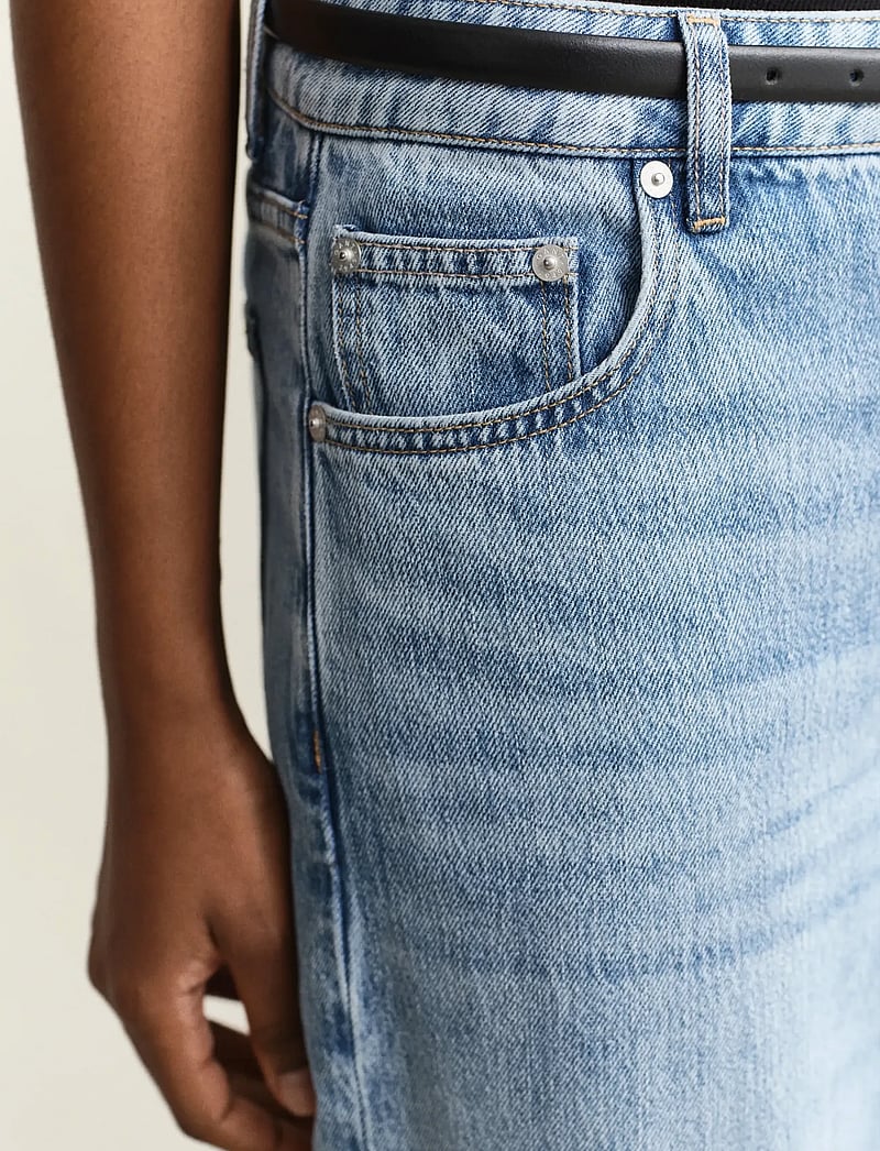 GANT - RELAXED JEANS - wide leg jeans - semi light blue broken in - 3