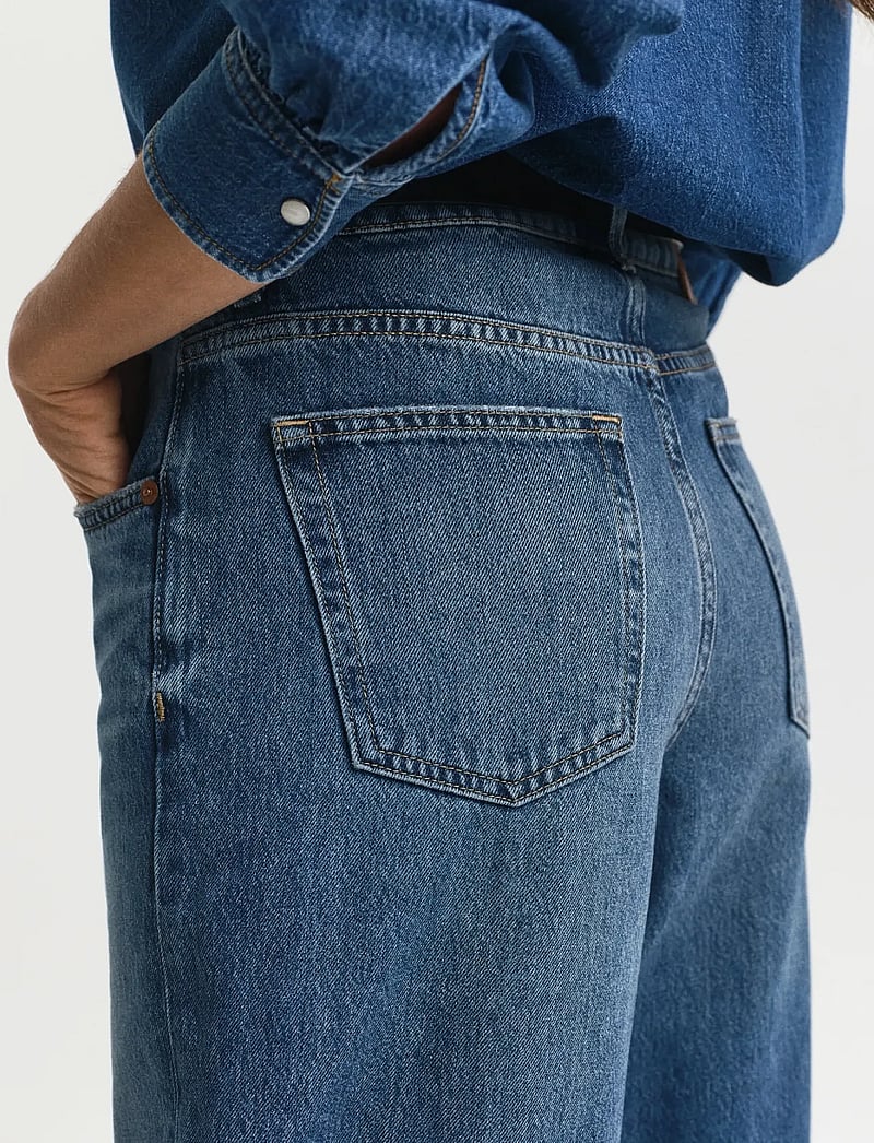 GANT - RELAXED JEANS - laia säärega teksad - mid blue broken in - 2