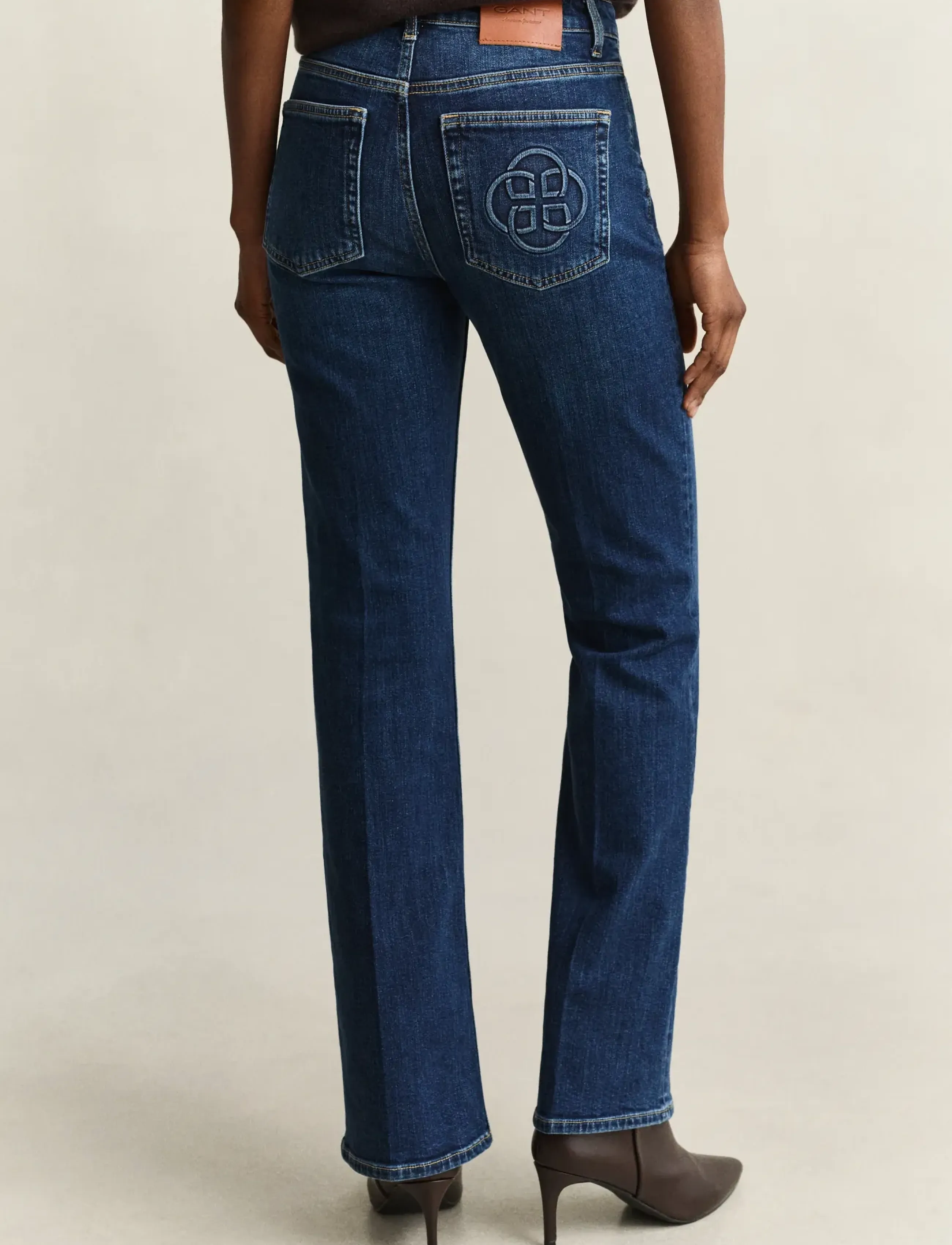Gant - SLIM FLARE MONOGRAM JEANS - schlaghosen - dark blue worn in - 3