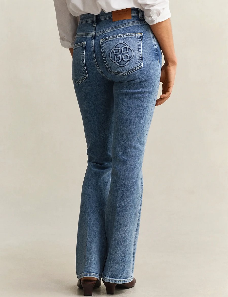 Gant - SLIM FLARE MONOGRAM JEANS - schlaghosen - semi light blue worn in - 2
