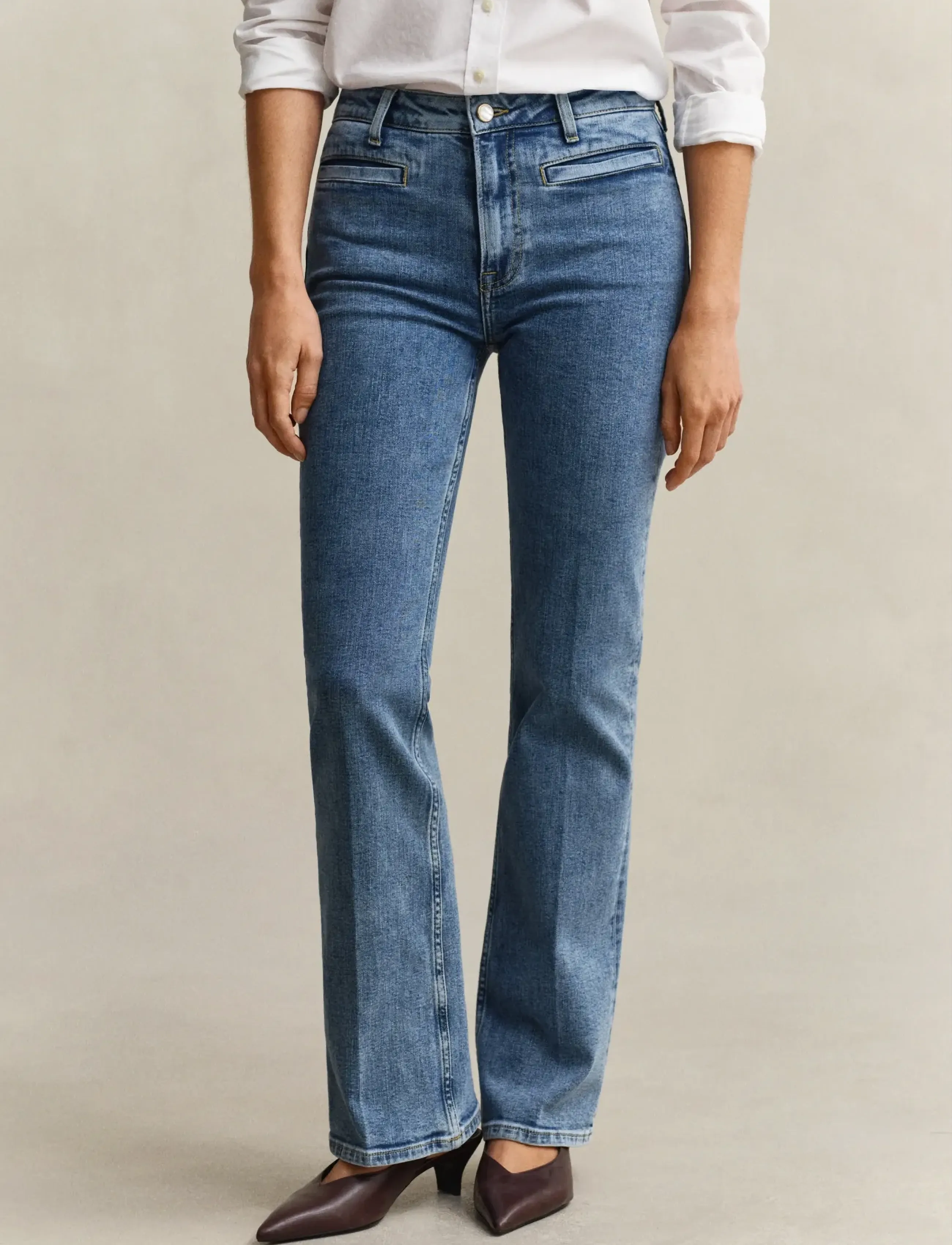 Gant - SLIM FLARE MONOGRAM JEANS - schlaghosen - semi light blue worn in - 3
