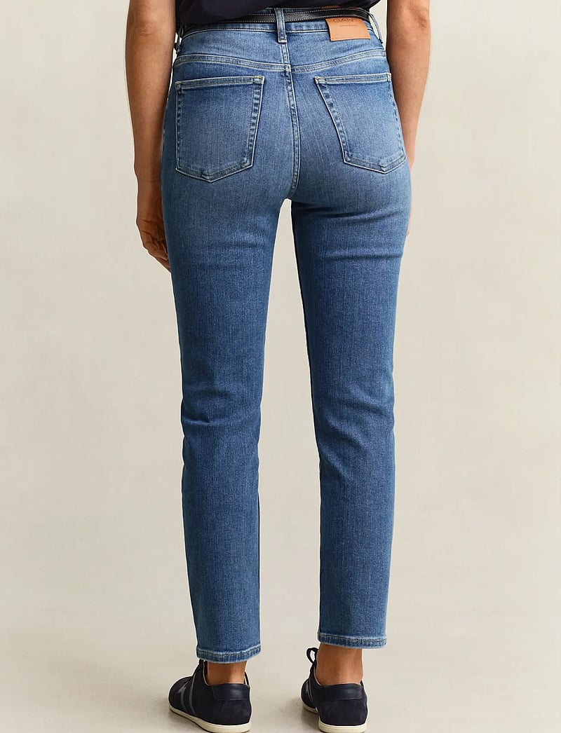 GANT - CROPPED SLIM STRETCH JEANS - kitsad teksad - mid blue broken in - 3
