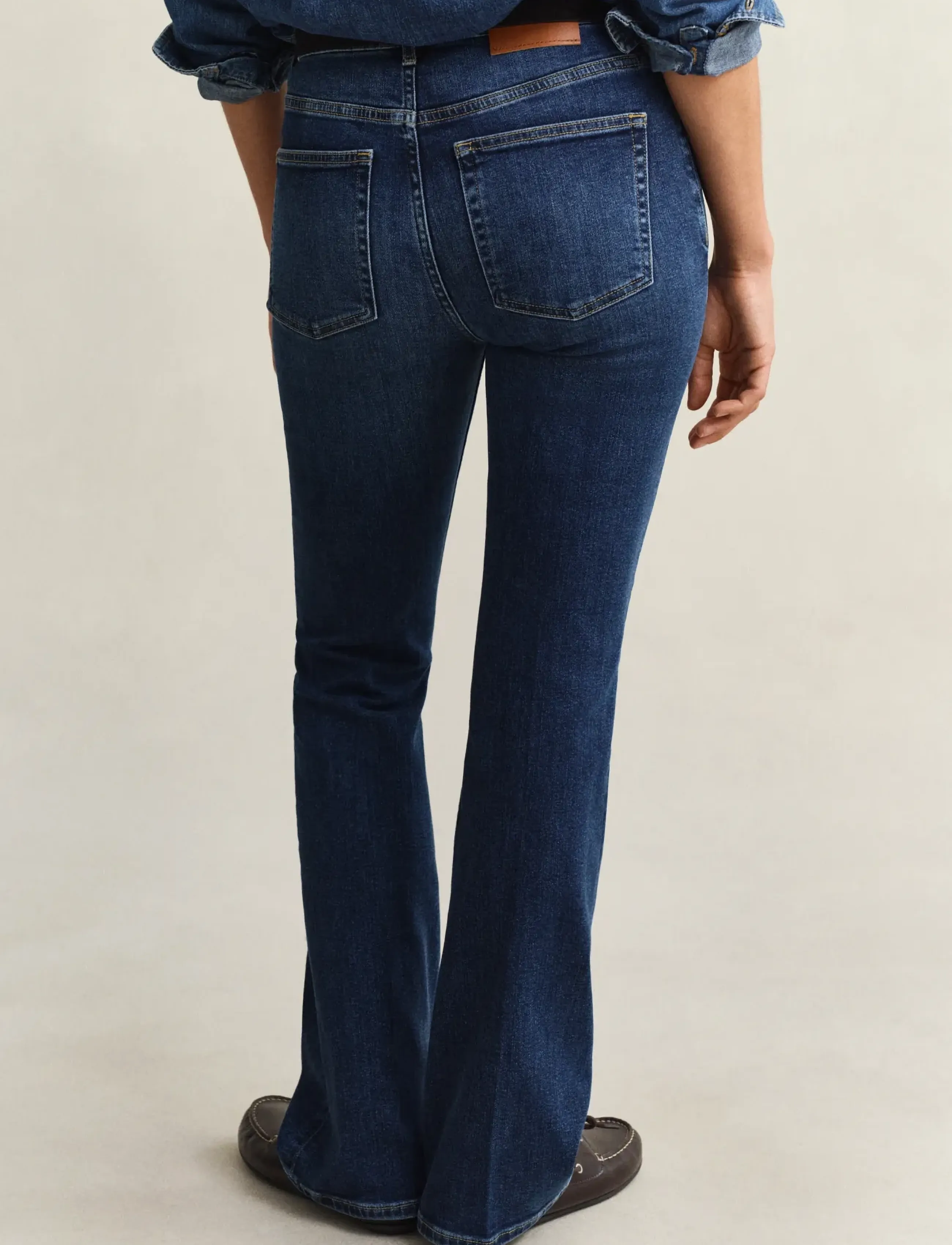Gant - Slim Flared Jeans - alt eriti laia säärega teksad - dark blue worn in - 2