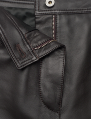 GANT - D2. HW CROPPED LEATHER PANT - leather trousers - cocoa bean - 3