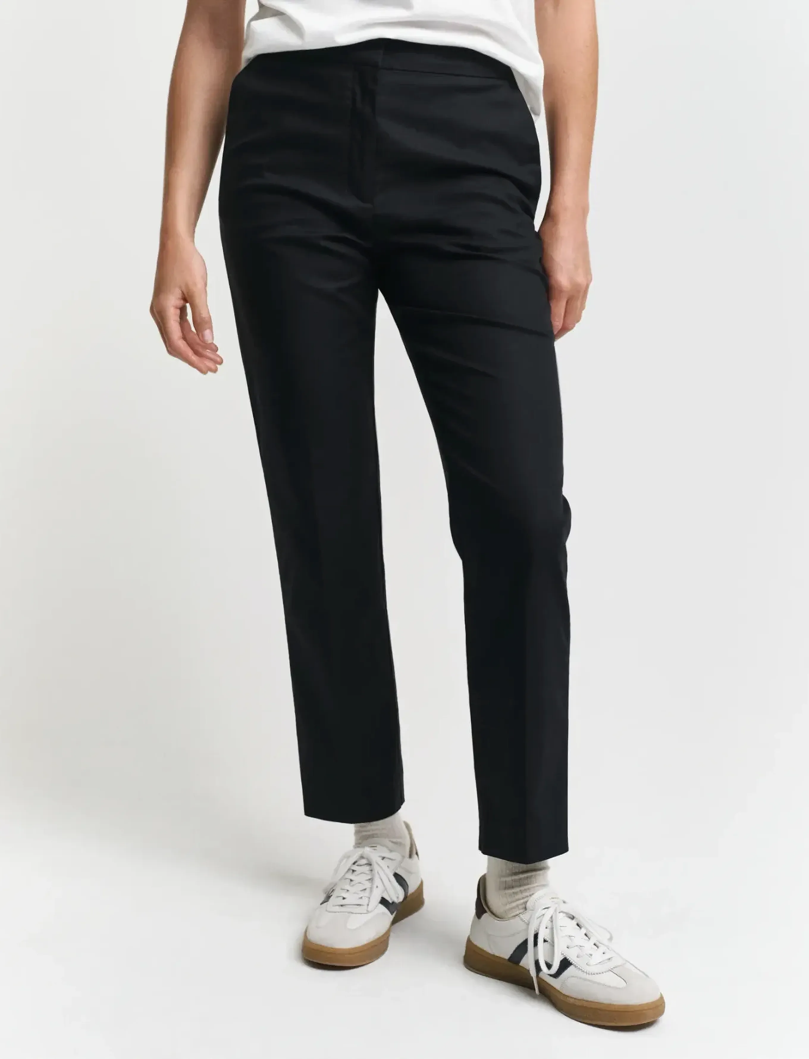 Gant - SLIM SLACK - slim fit trousers - ebony black - 4