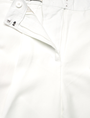 GANT - RELAXED PLEATED PANTS - bikses ar taisnām starām - white - 3