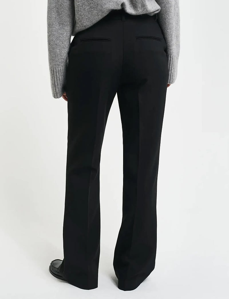 GANT - Slim Flared Slacks - alt laiad püksid - black - 3