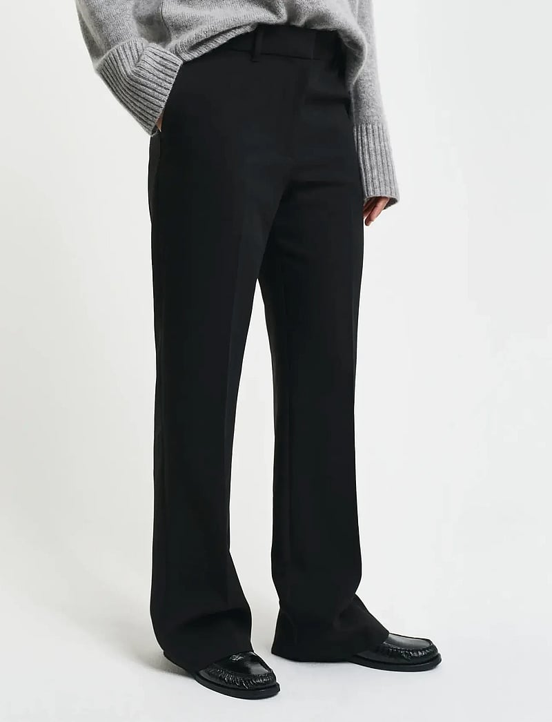 GANT - Slim Flared Slacks - alt laiad püksid - black - 4