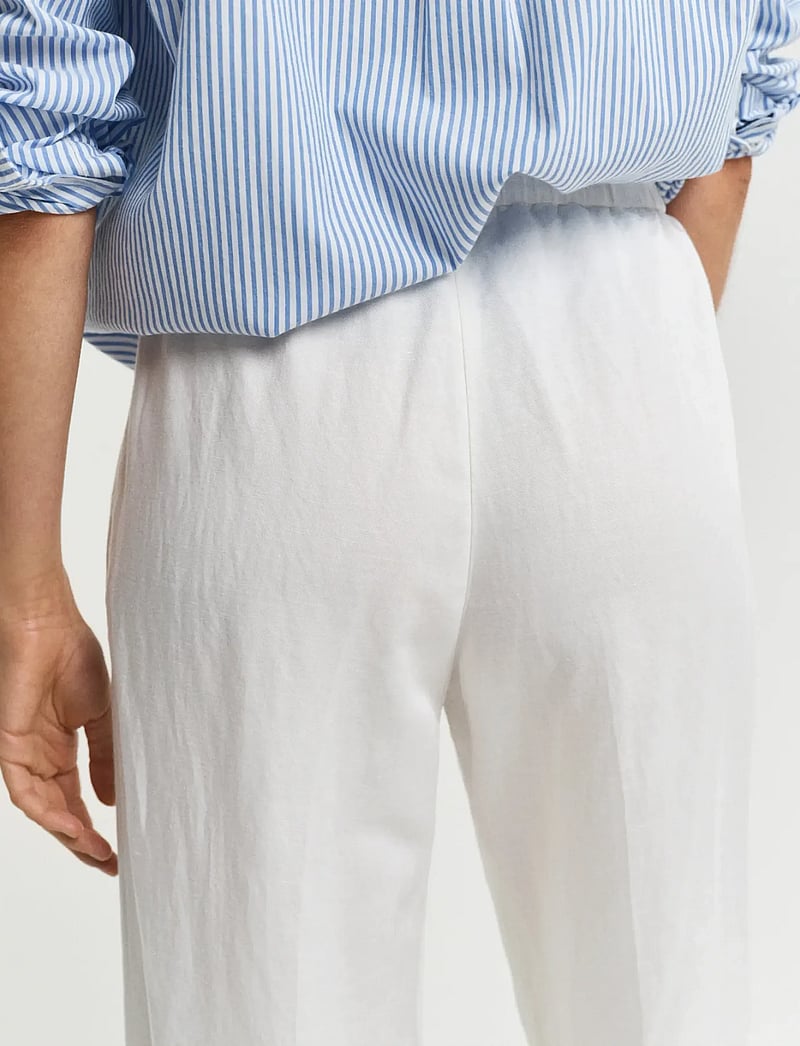 GANT - LINEN BLEND PULL ON PANTS - hørbukser - eggshell - 4