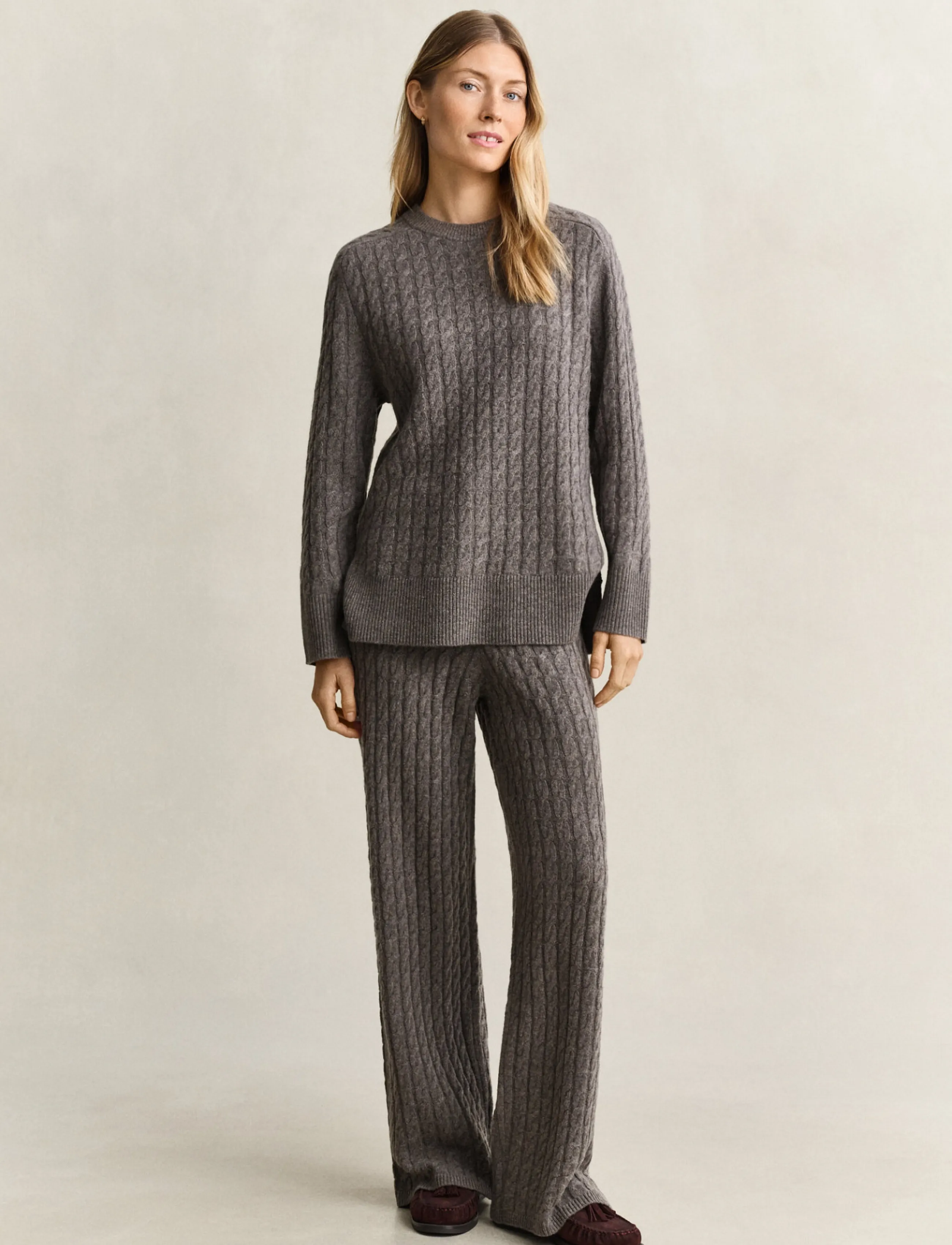 Gant - WOOL CASHMERE CABLE KNIT PANTS - hosen mit weitem bein - brown melange - 1
