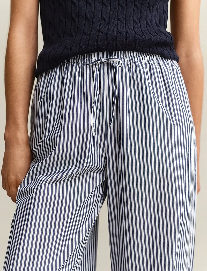 GANT - STRIPE POPLIN PULL ON PANTS - straight leg trousers - rich navy - 3