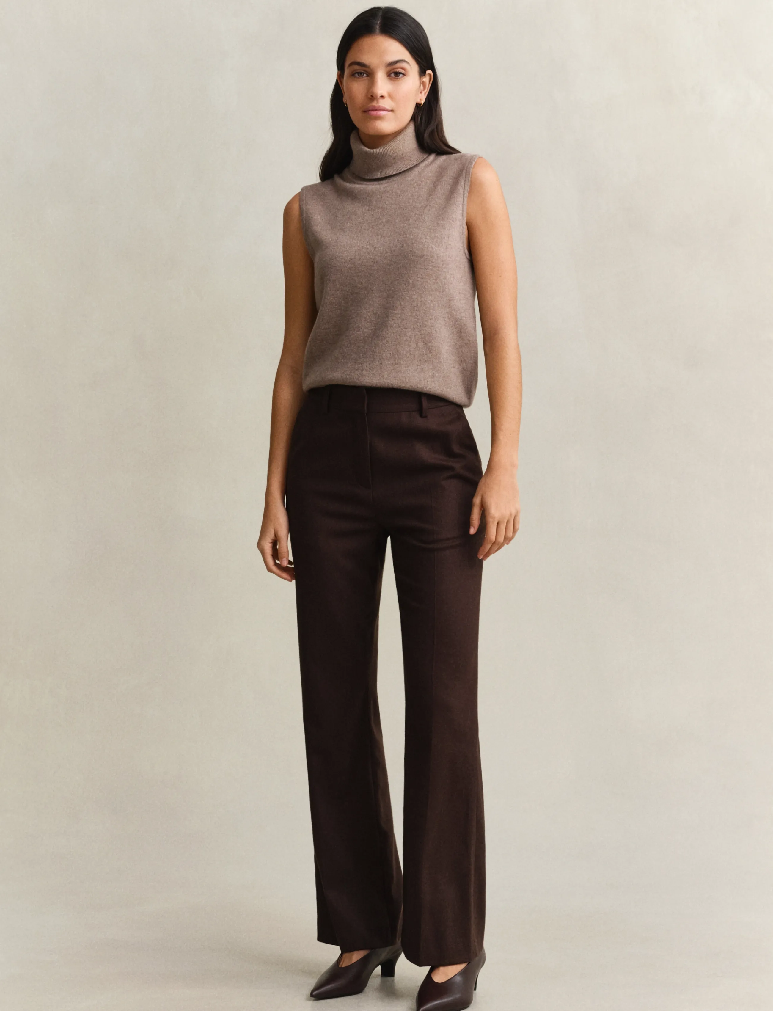 Gant TAILORED SLIM FLARE FLANNEL PANTS - Farben der Saison - DEEP BROWN / brown