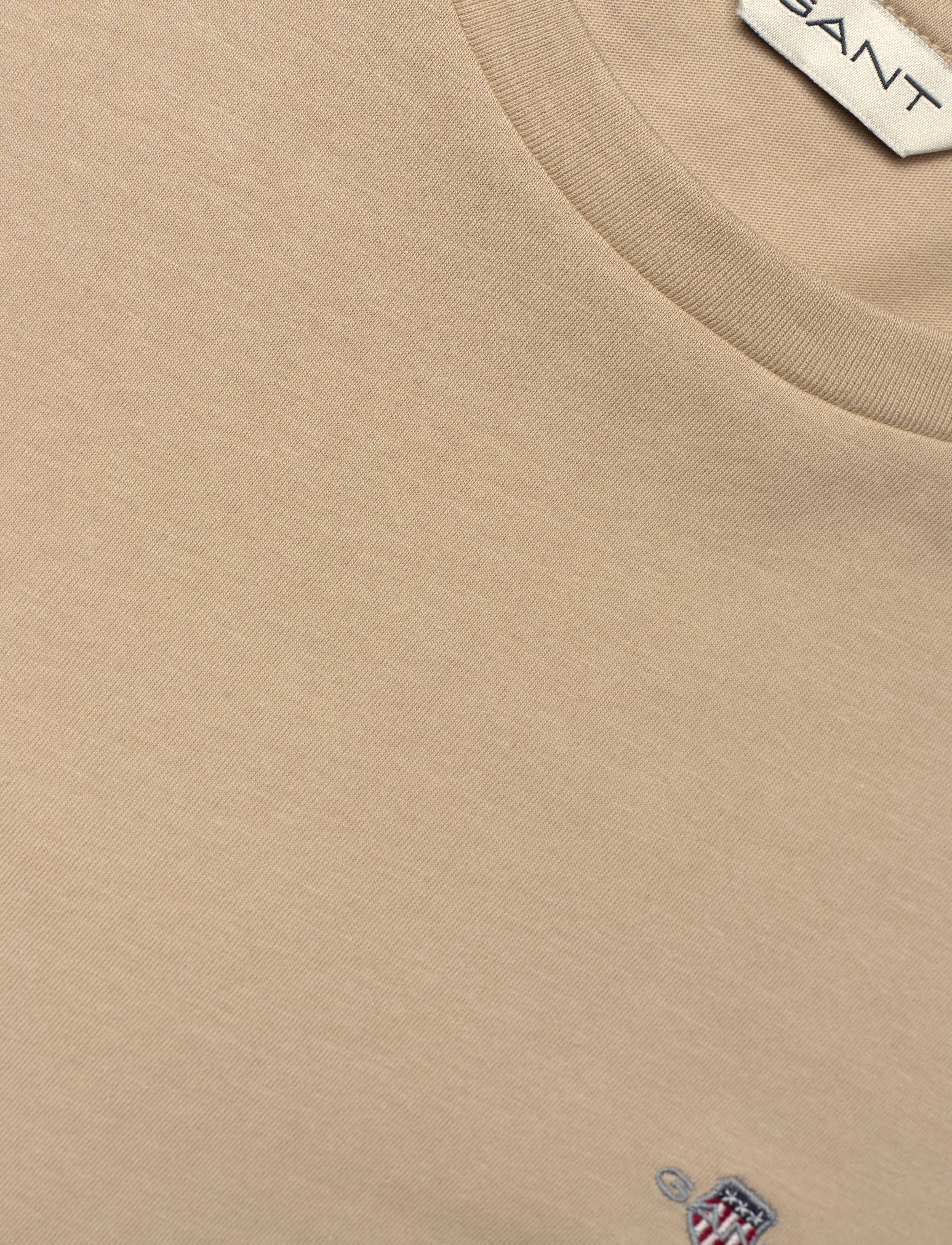 Gant - REG SHIELD SS T-SHIRT - laveste priser - dry sand - 2