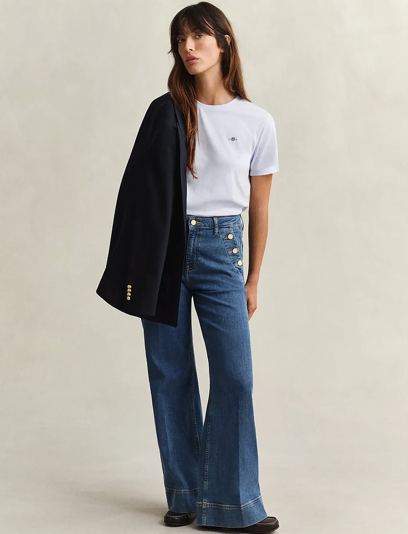 GANT - REG SHIELD SS T-SHIRT - t-shirts - light blue - 4