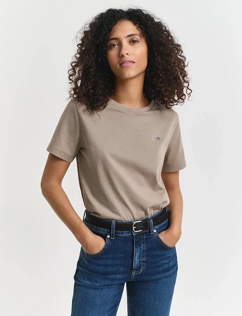 GANT - REG SHIELD SS T-SHIRT - t-shirts - taupe beige - 0