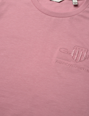 GANT - REG TONAL SHIELD SS T-SHIRT - t-shirts - california pink melange - 2
