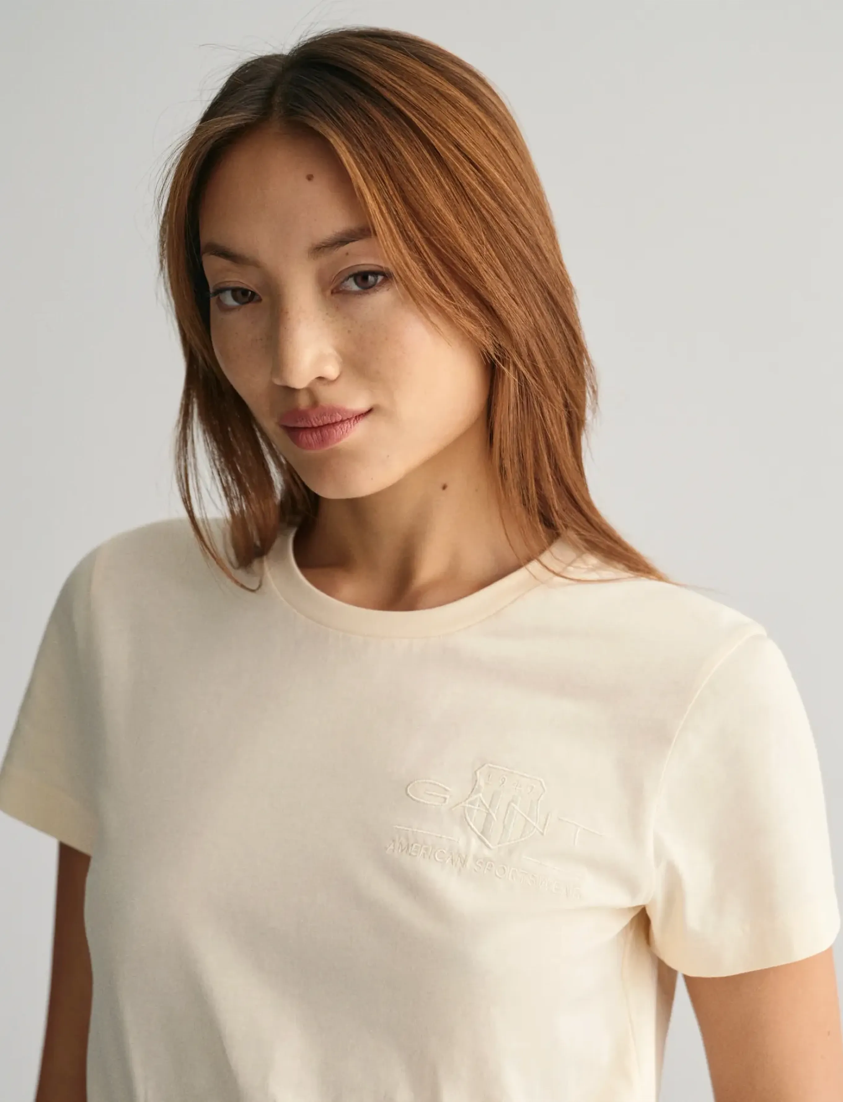 Gant Reg Tonal Shield Ss T-Shirt dam – bild 7