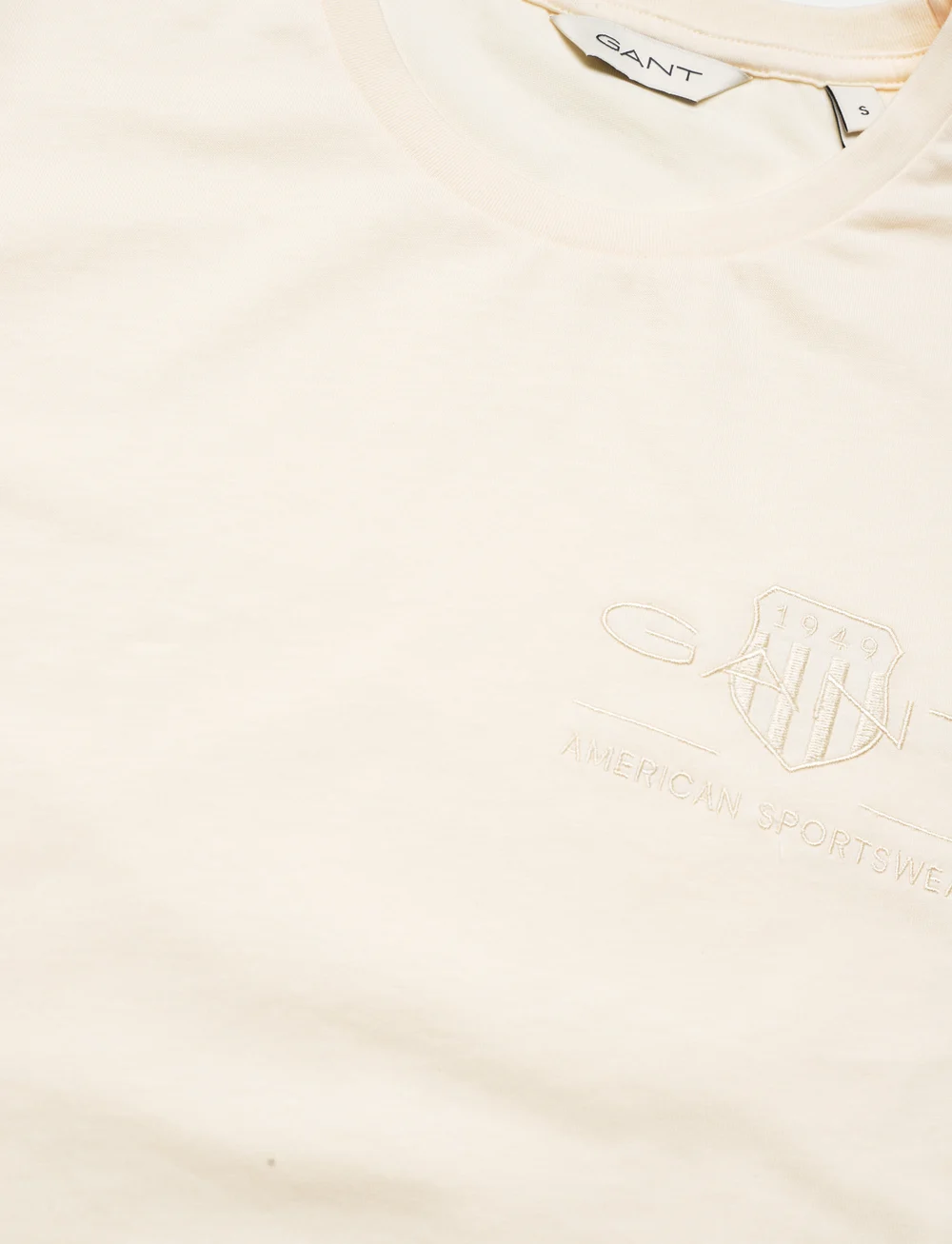 GANT - REG TONAL SHIELD SS T-SHIRT - t-shirts - linen - 2