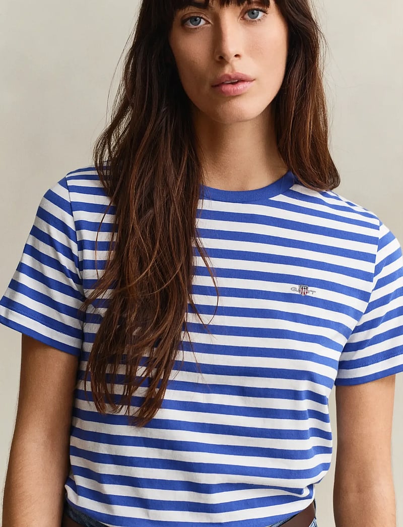 GANT - REG STRIPED SHIELD SS T-SHIRT - t-shirts - royal blue - 3