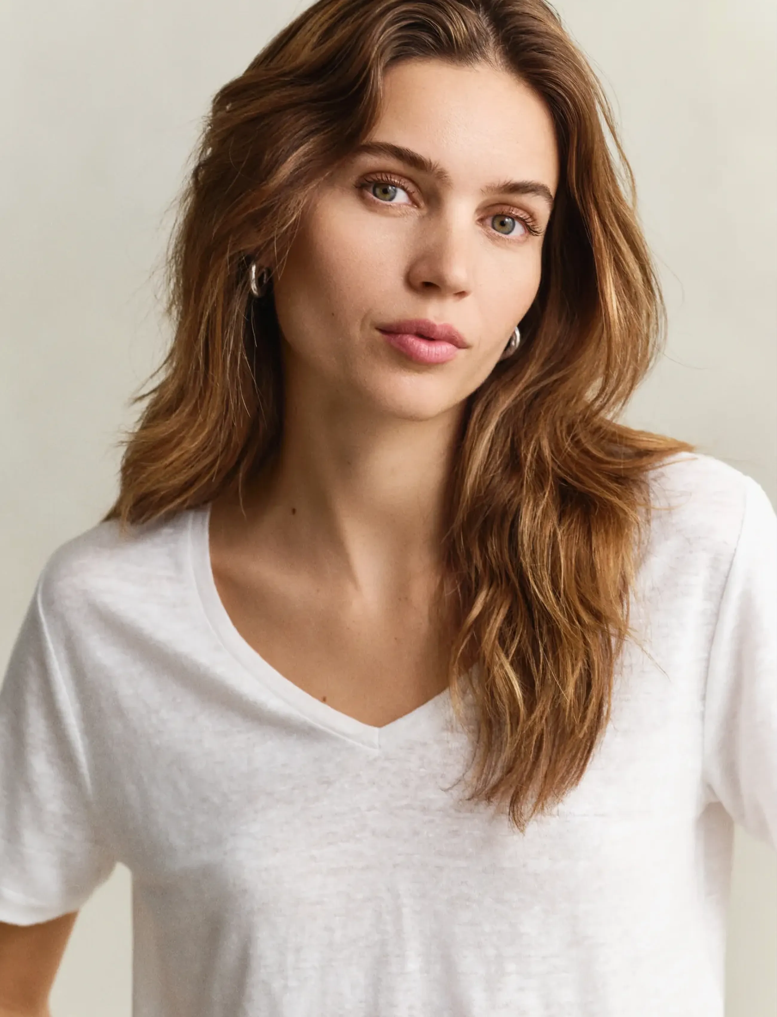 Gant - REG LINEN V-NECK SS T-SHIRT - white - 4