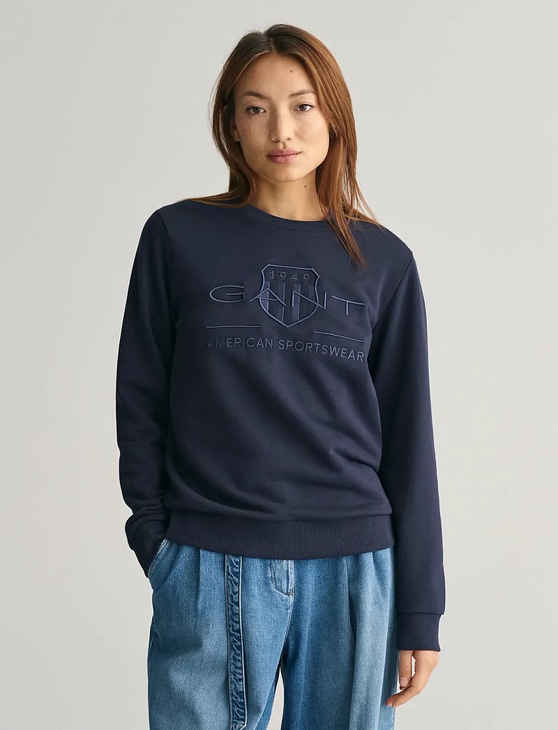 GANT - REG TONAL SHIELD C-NECK SWEAT - fashion trends - evening blue - 0