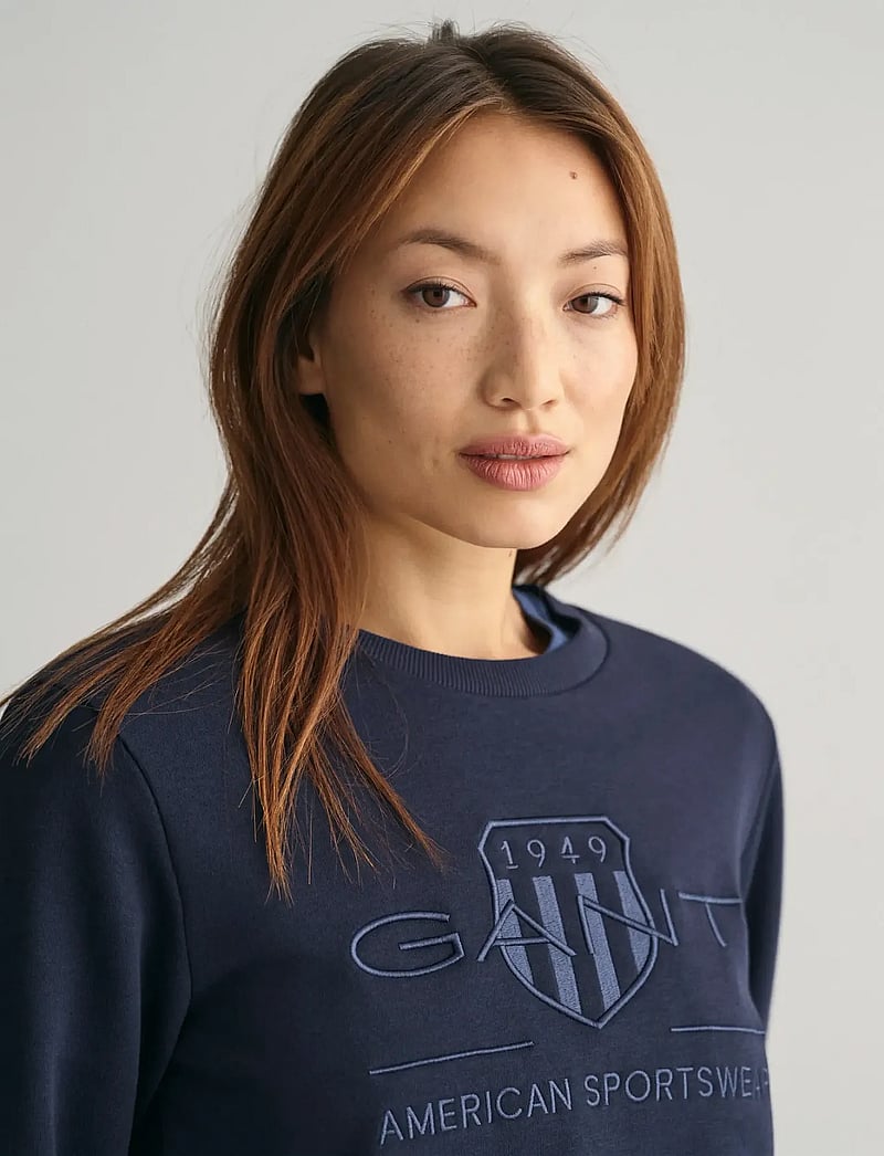 GANT - REG TONAL SHIELD C-NECK SWEAT - fashion trends - evening blue - 4