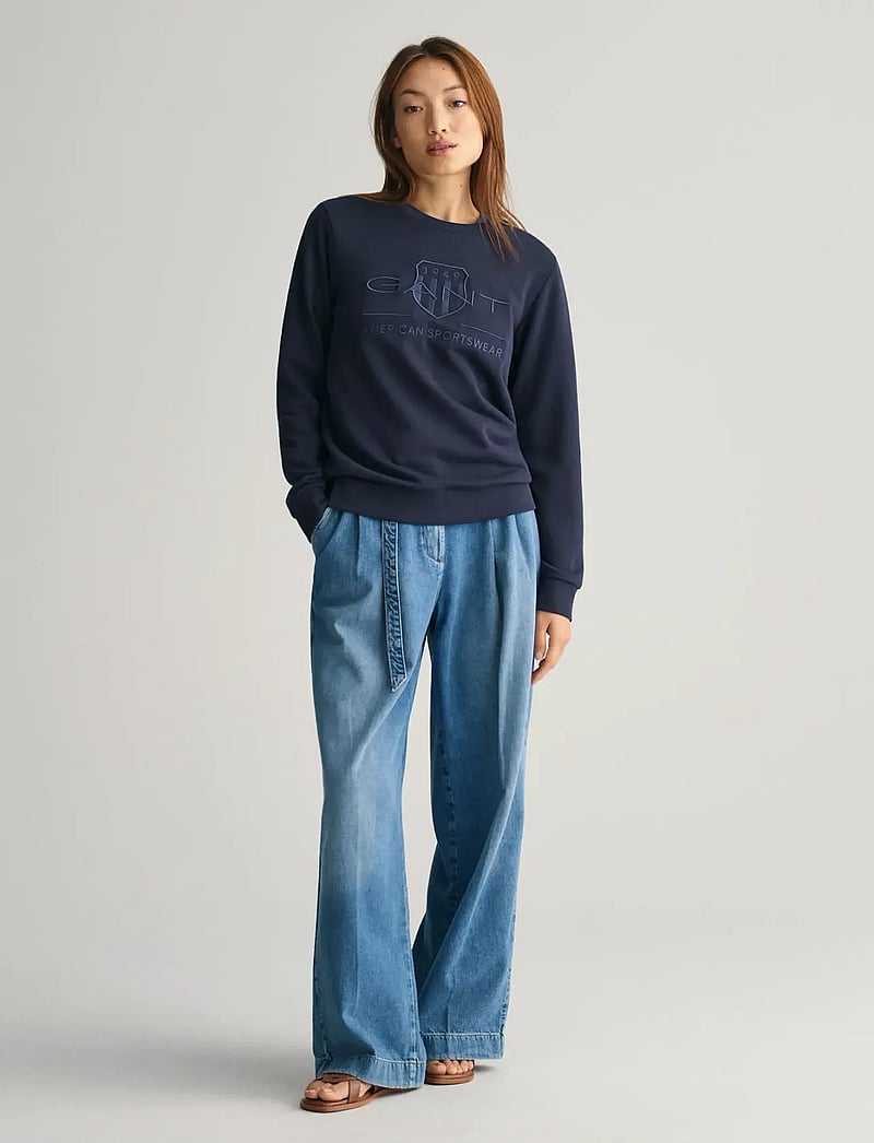 GANT - REG TONAL SHIELD C-NECK SWEAT - fashion trends - evening blue - 5