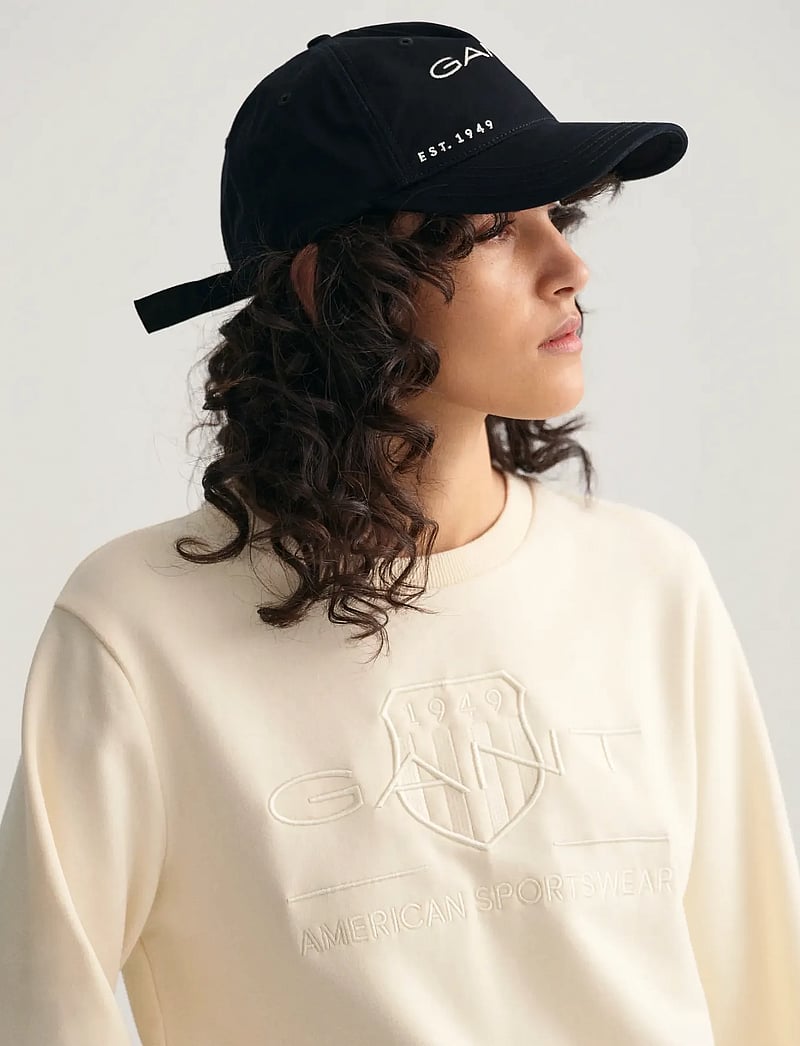 GANT - REG TONAL SHIELD C-NECK SWEAT - modetrender - linen - 4