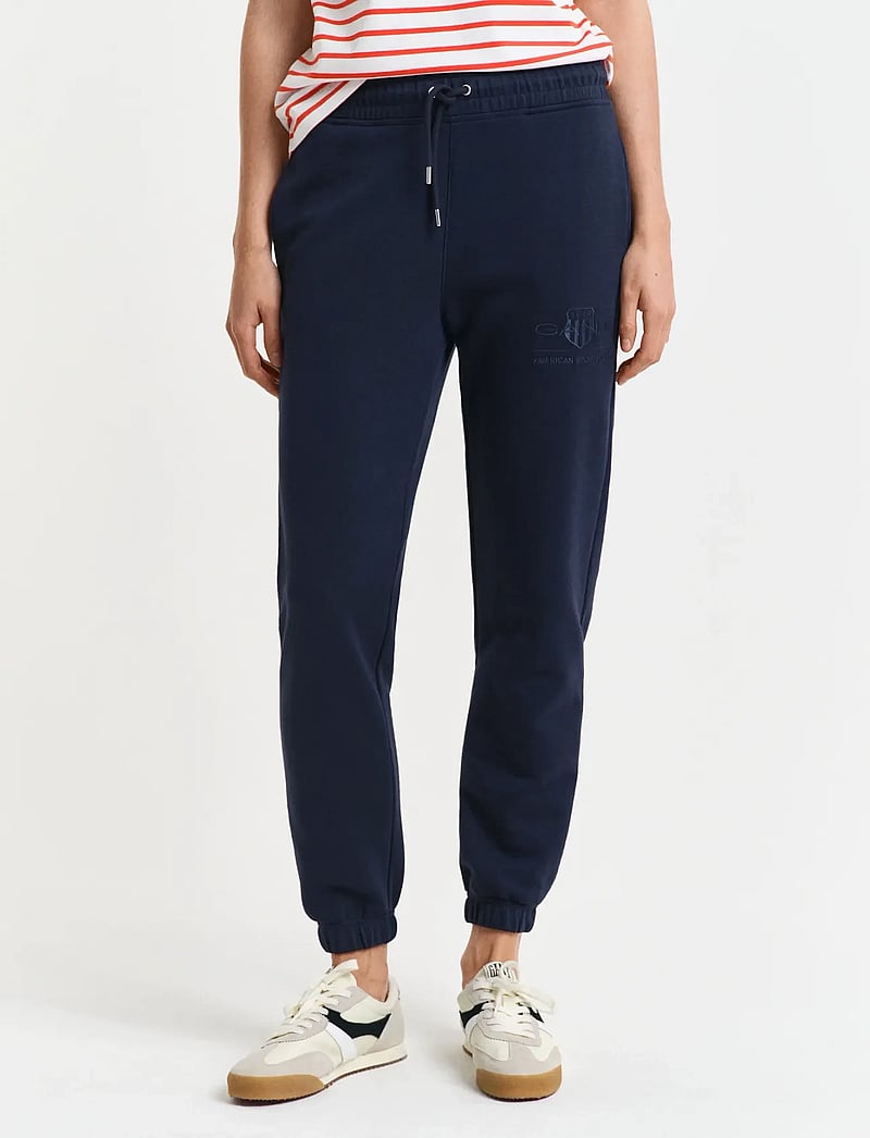 GANT - REG TONAL SHIELD SWEATPANTS - mode trends - evening blue - 4