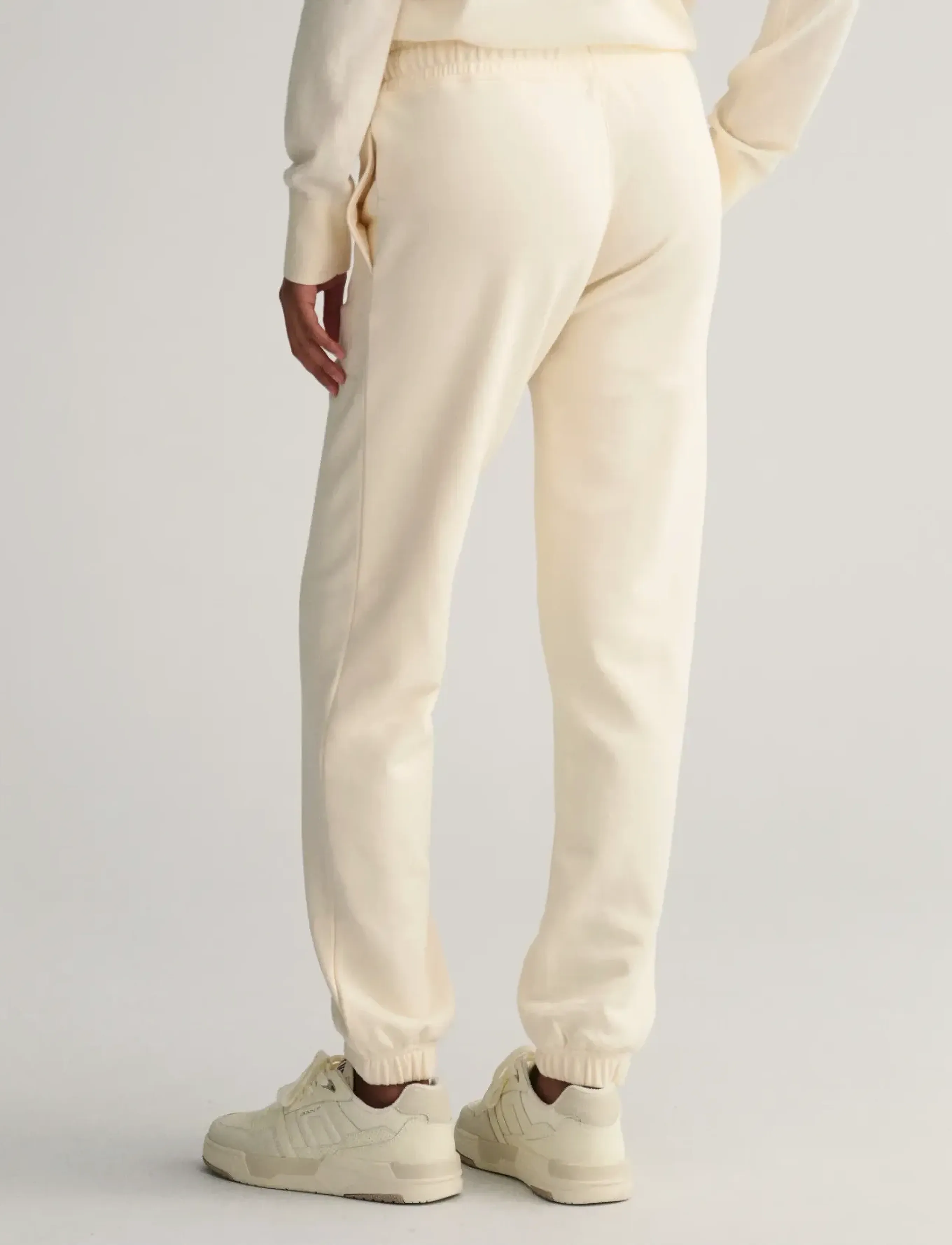 Gant - REG TONAL SHIELD SWEATPANTS - damen - linen - 3