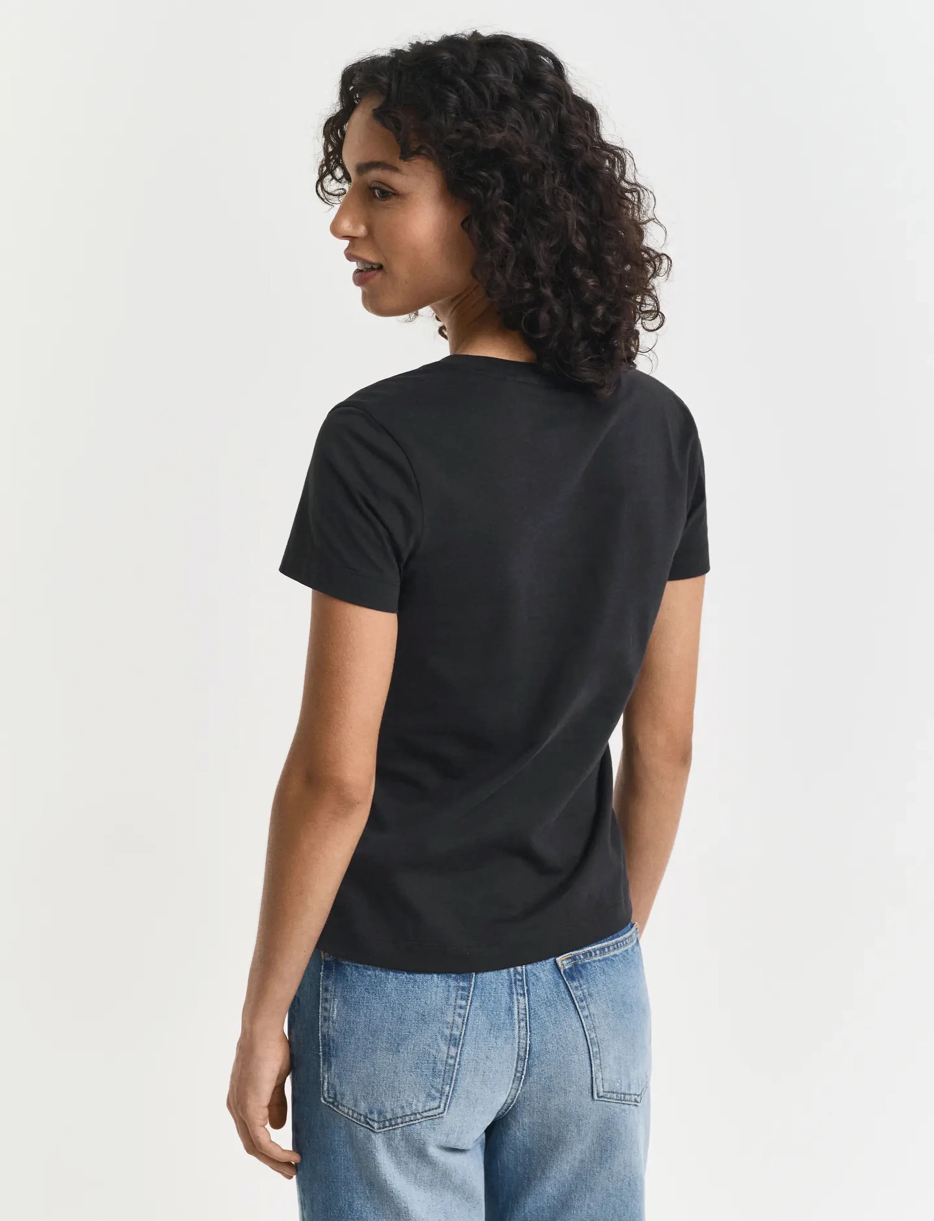 Gant - REG SHIELD SS V-NECK T-SHIRT - t-shirts - black - 3