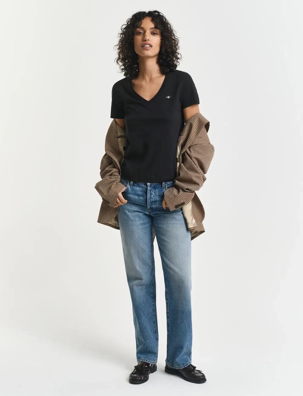 GANT - REG SHIELD SS V-NECK T-SHIRT - t-särgid - black - 5