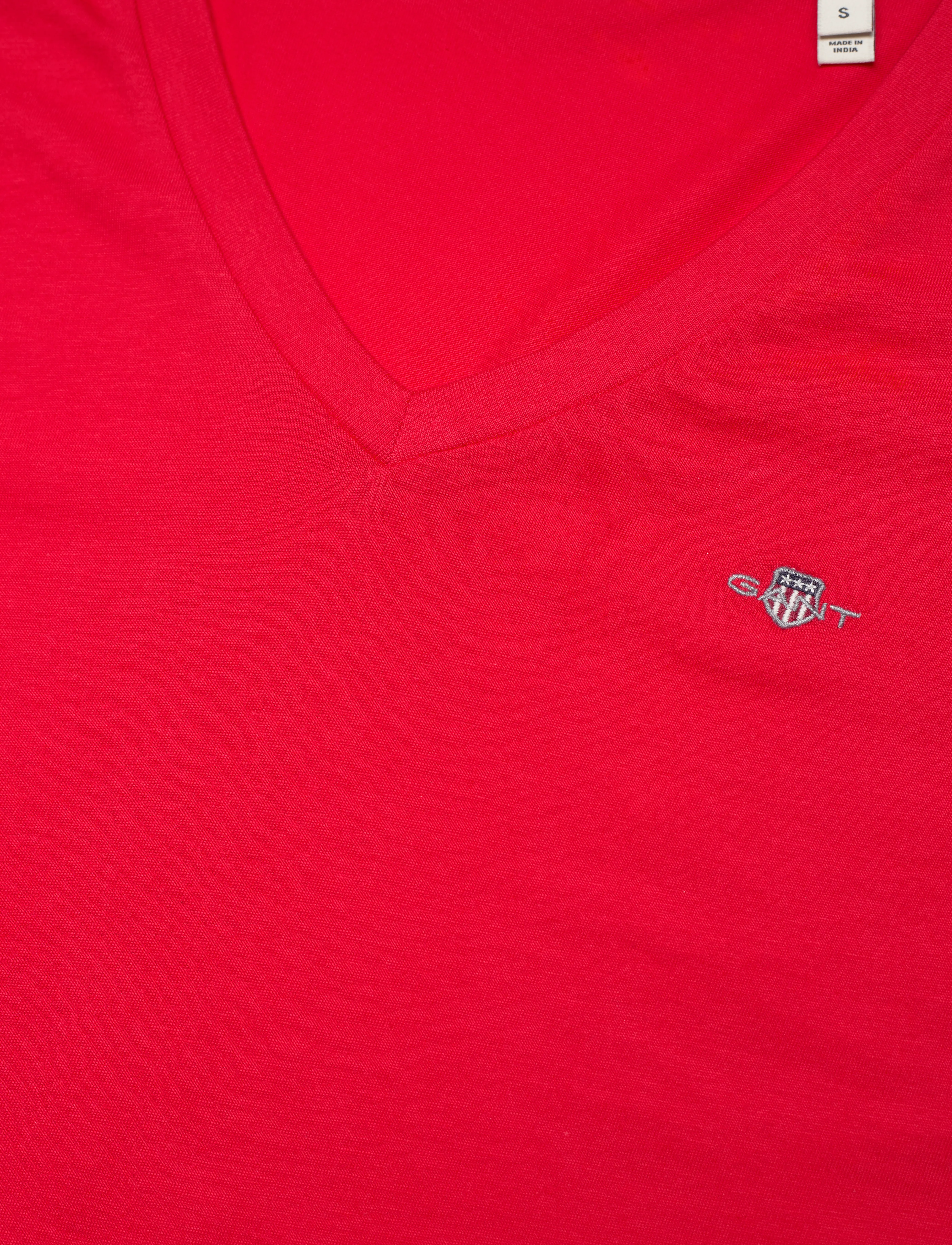 Gant - REG SHIELD SS V-NECK T-SHIRT - t-shirts - bright red - 2
