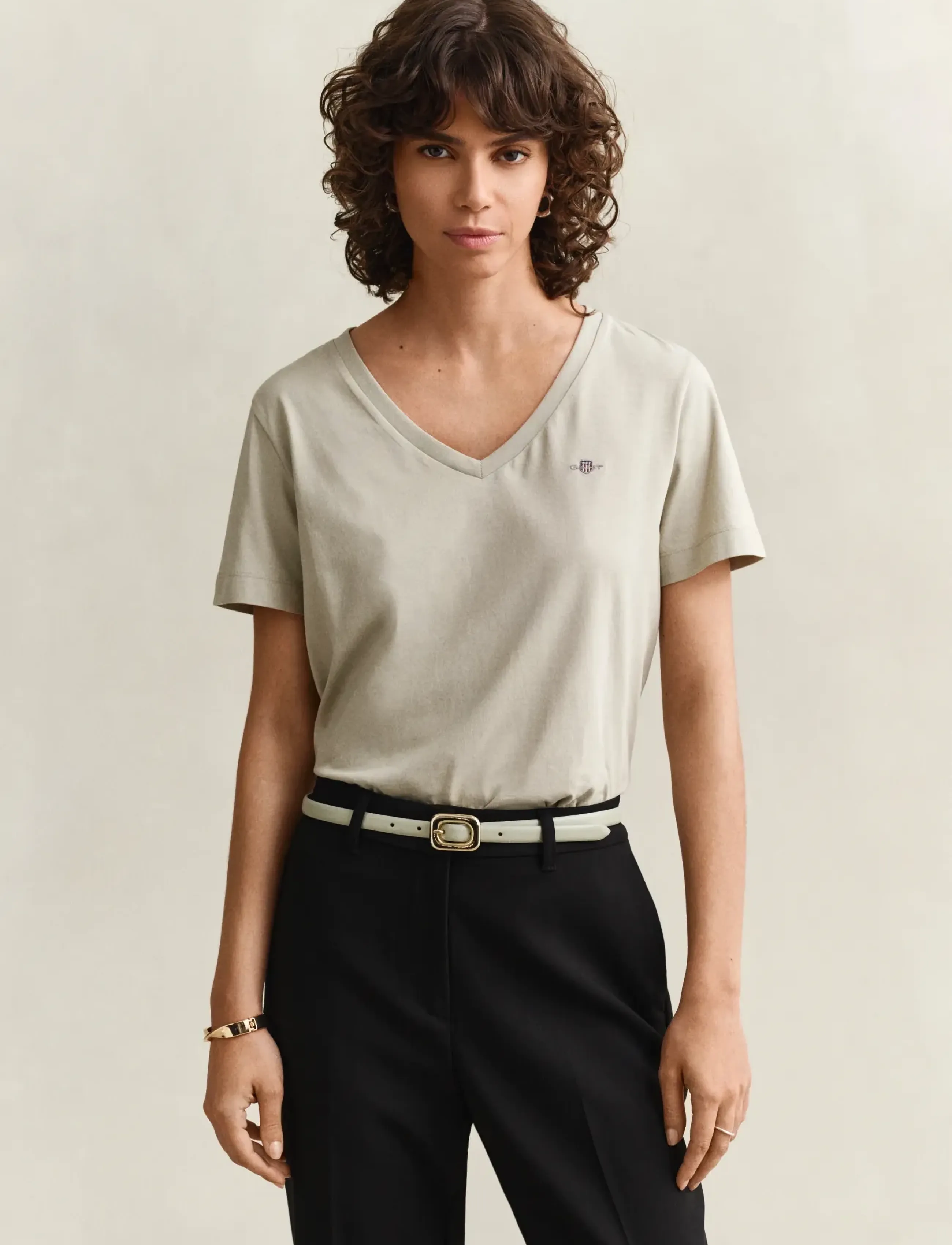 Gant REG SHIELD SS V-NECK T-SHIRT - T-shirts - COUNTRY BEIGE / beige
