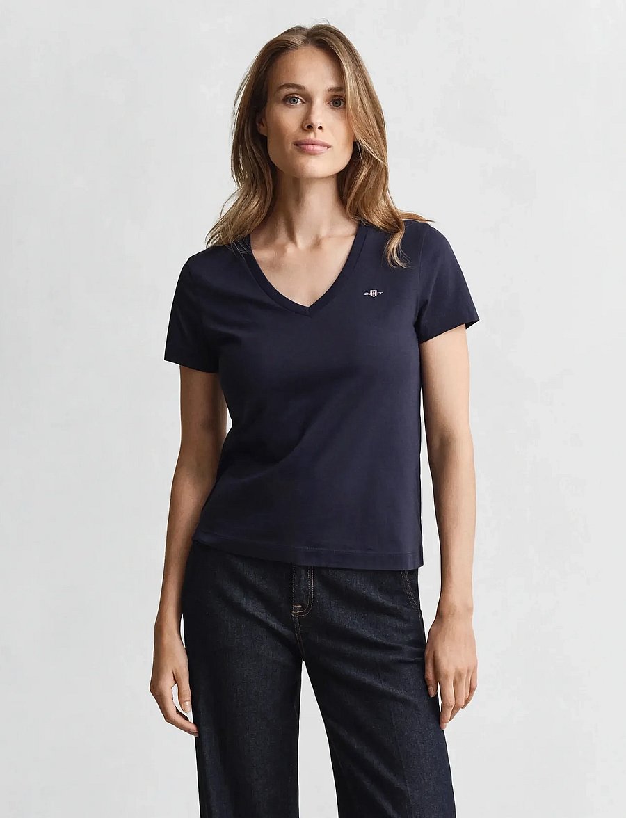 Gant - REG SHIELD SS V-NECK T-SHIRT - t-särgid - evening blue - 0