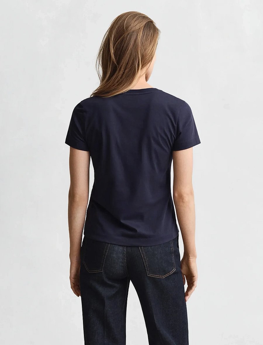 Gant - REG SHIELD SS V-NECK T-SHIRT - t-särgid - evening blue - 2