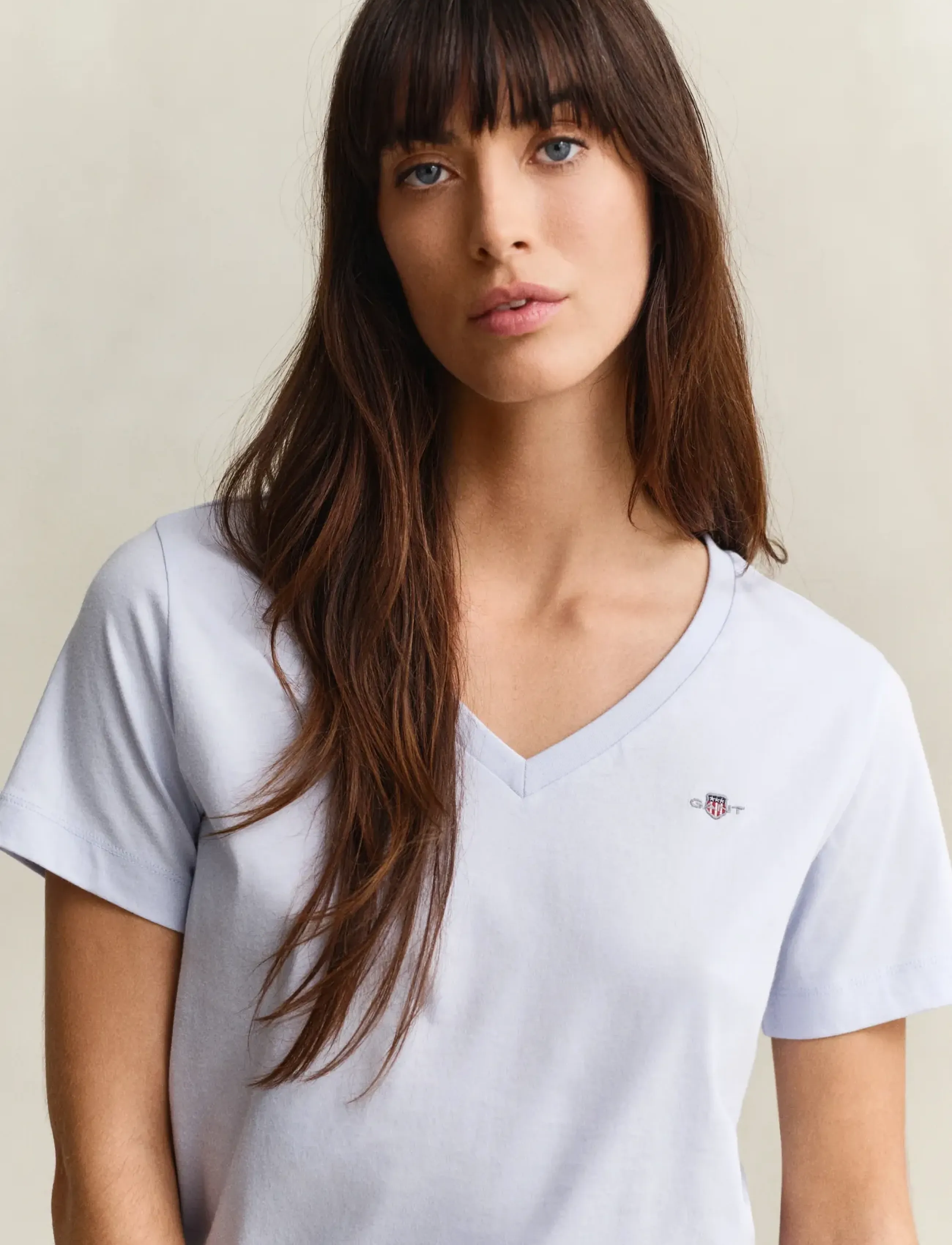 Gant - REG SHIELD SS V-NECK T-SHIRT - t-shirts - light blue - 3