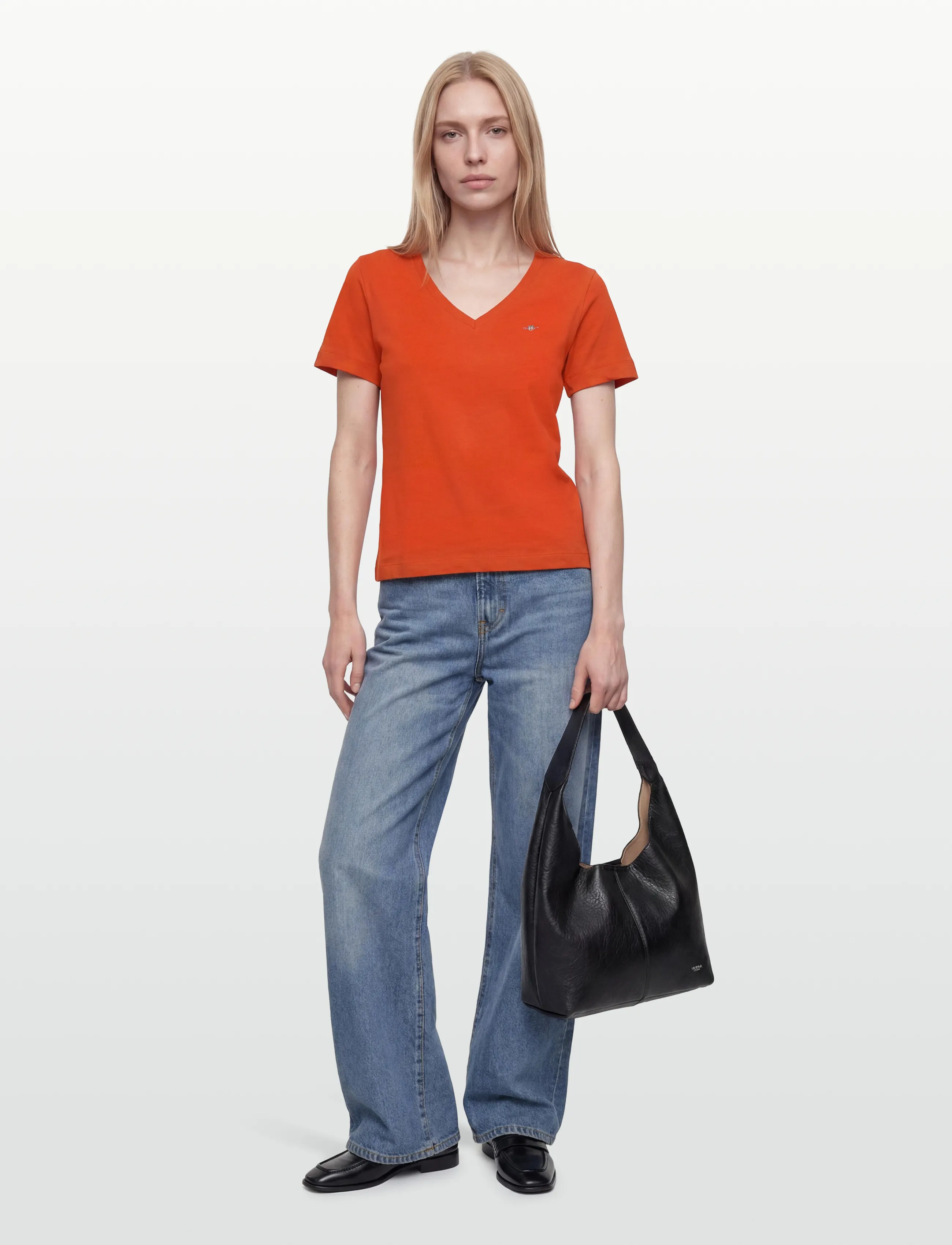 GANT REG SHIELD SS V-NECK T-SHIRT - T-shirts & Toppar - PERFECT RED / red