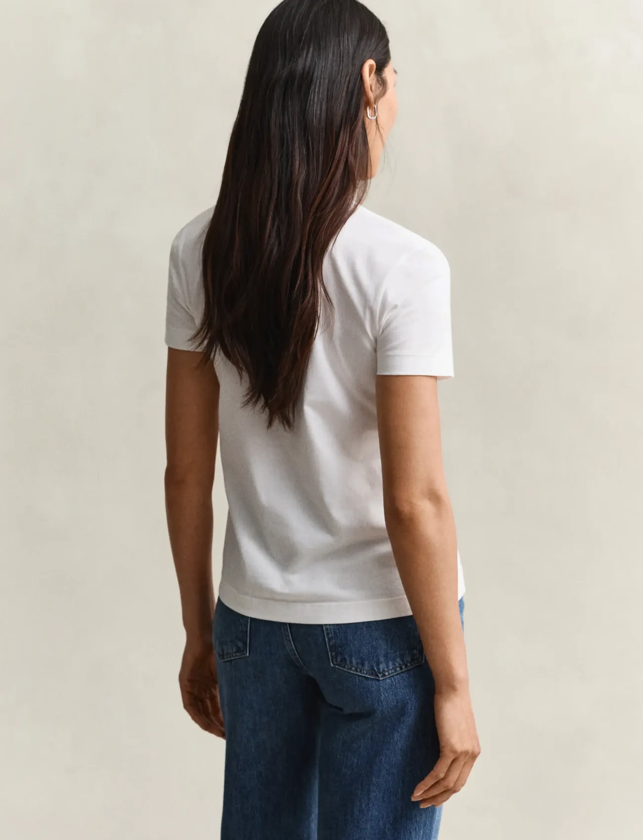 Gant Reg Shield Ss V-Neck T-Shirt dam – bild 6