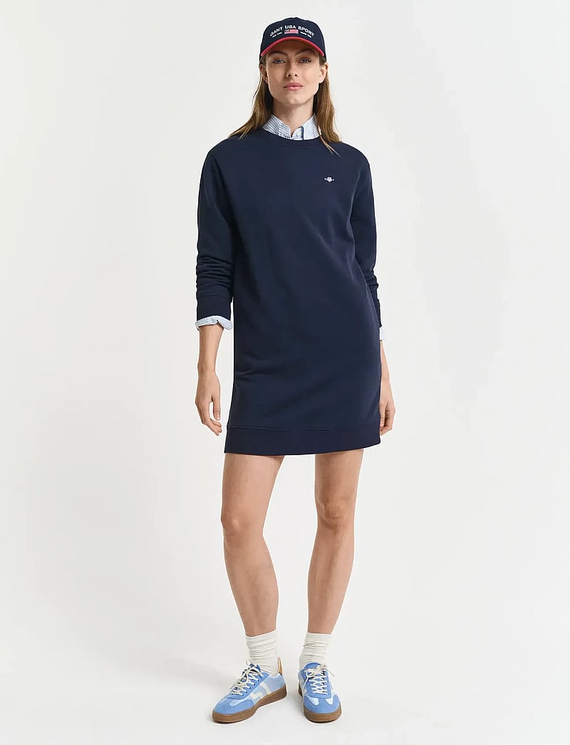 GANT - SHIELD C-NECK SWEAT DRESS - korta klänningar - evening blue - 0