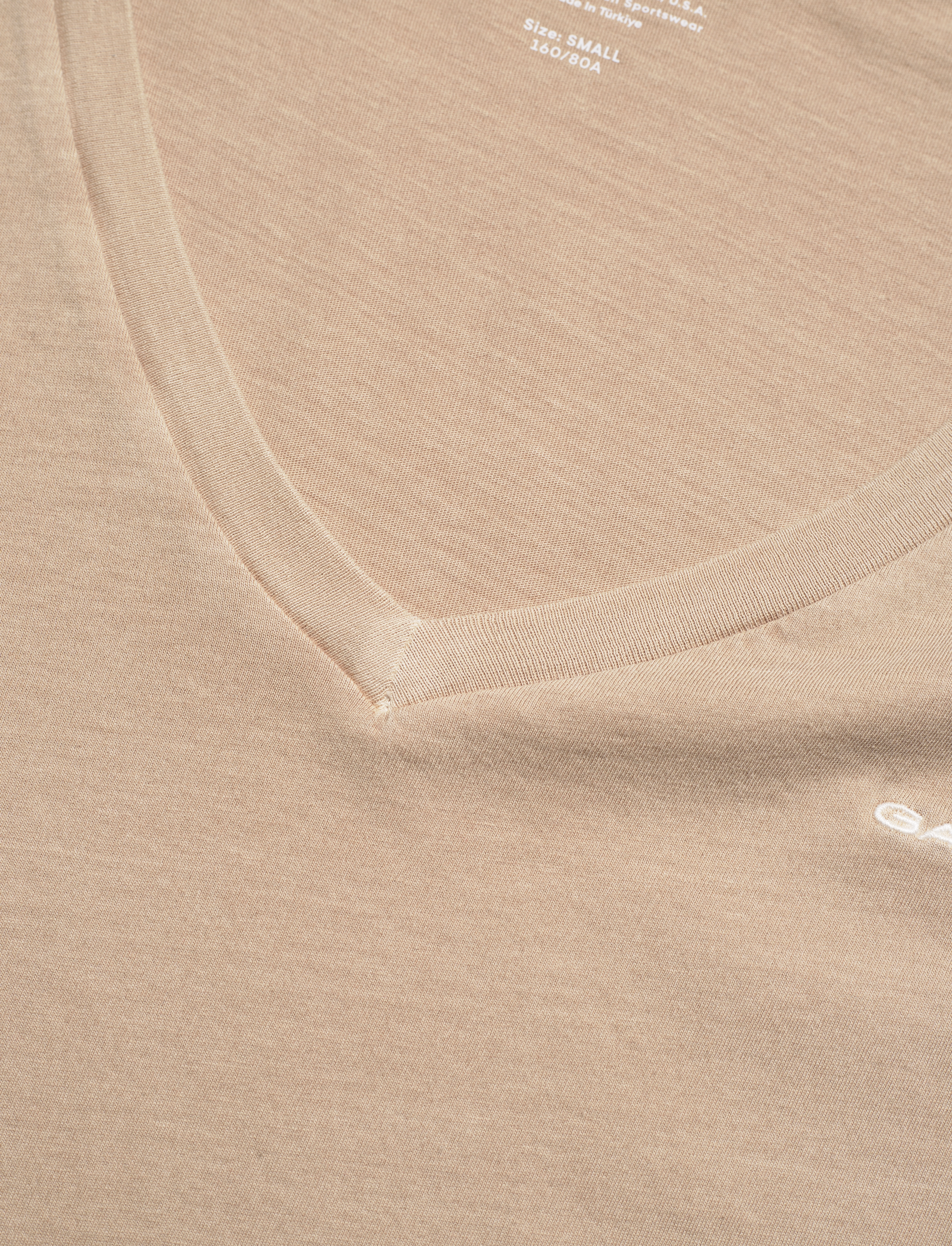 Gant - REG SUNFADED SS V-NECK T-SHIRT - t-shirts - dry sand - 2