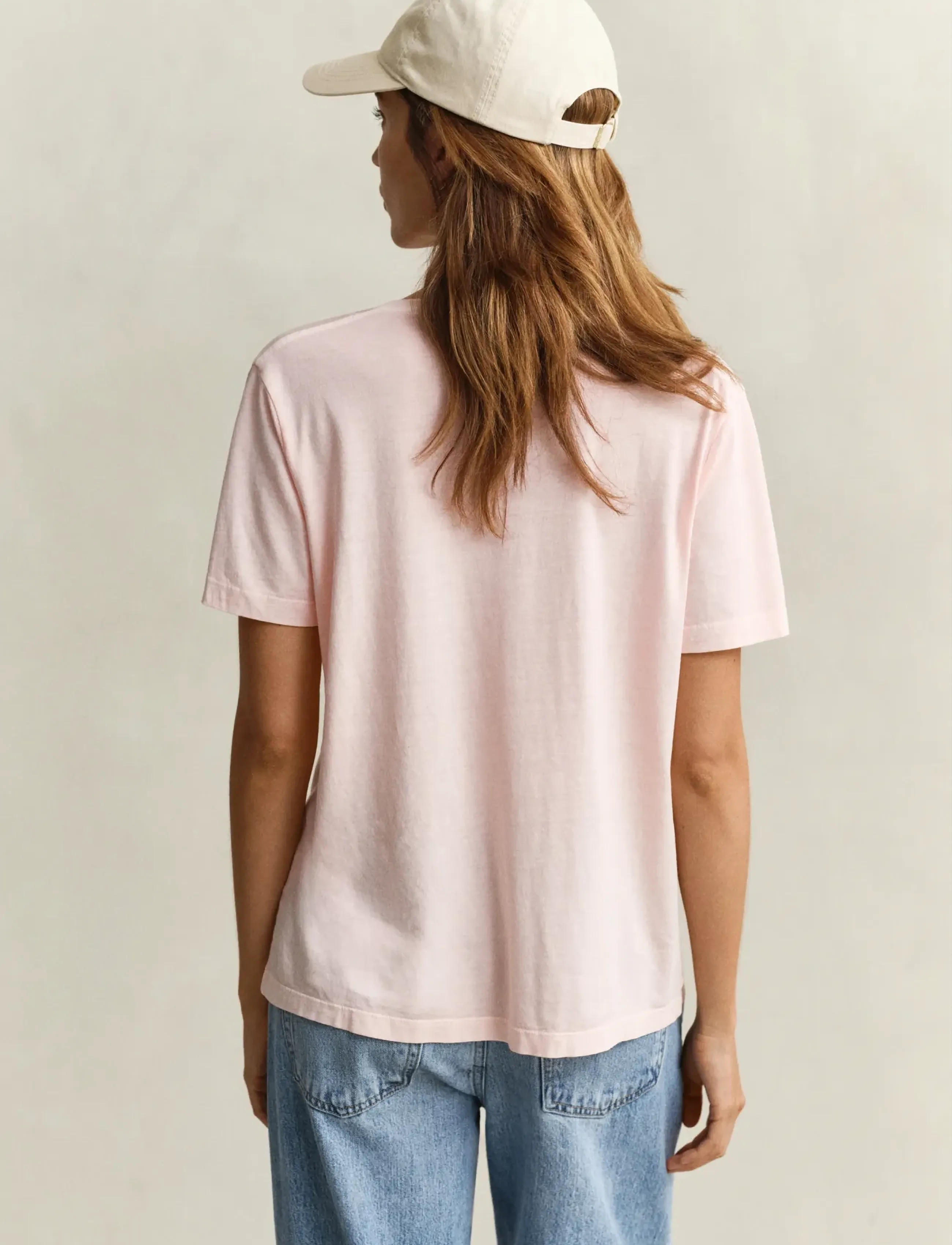 Gant - REG WASHED SHIELD V-NECK T-SHIRT - t-shirts - apricot pink - 2