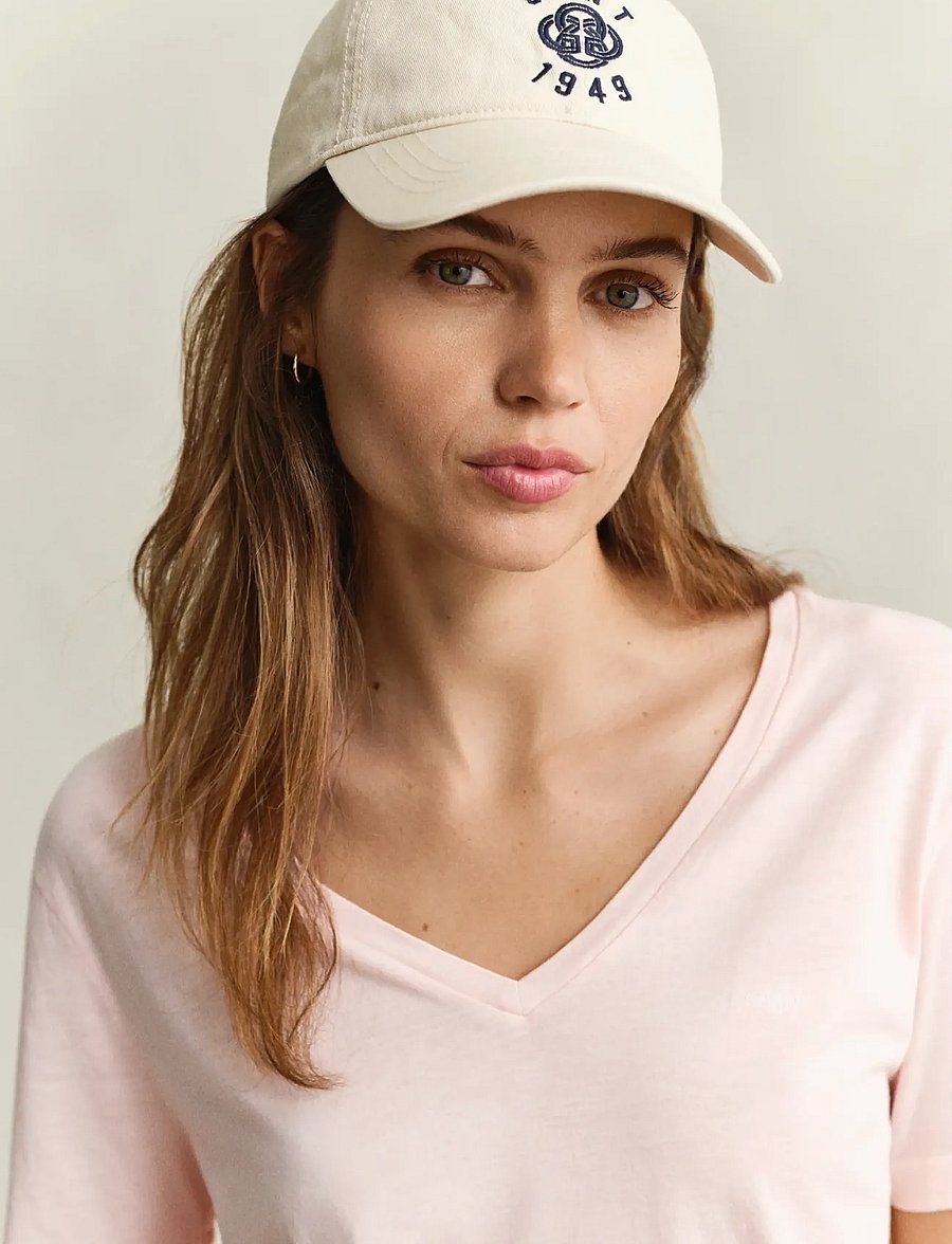 Gant - REG WASHED SHIELD V-NECK T-SHIRT - t-shirts - apricot pink - 3
