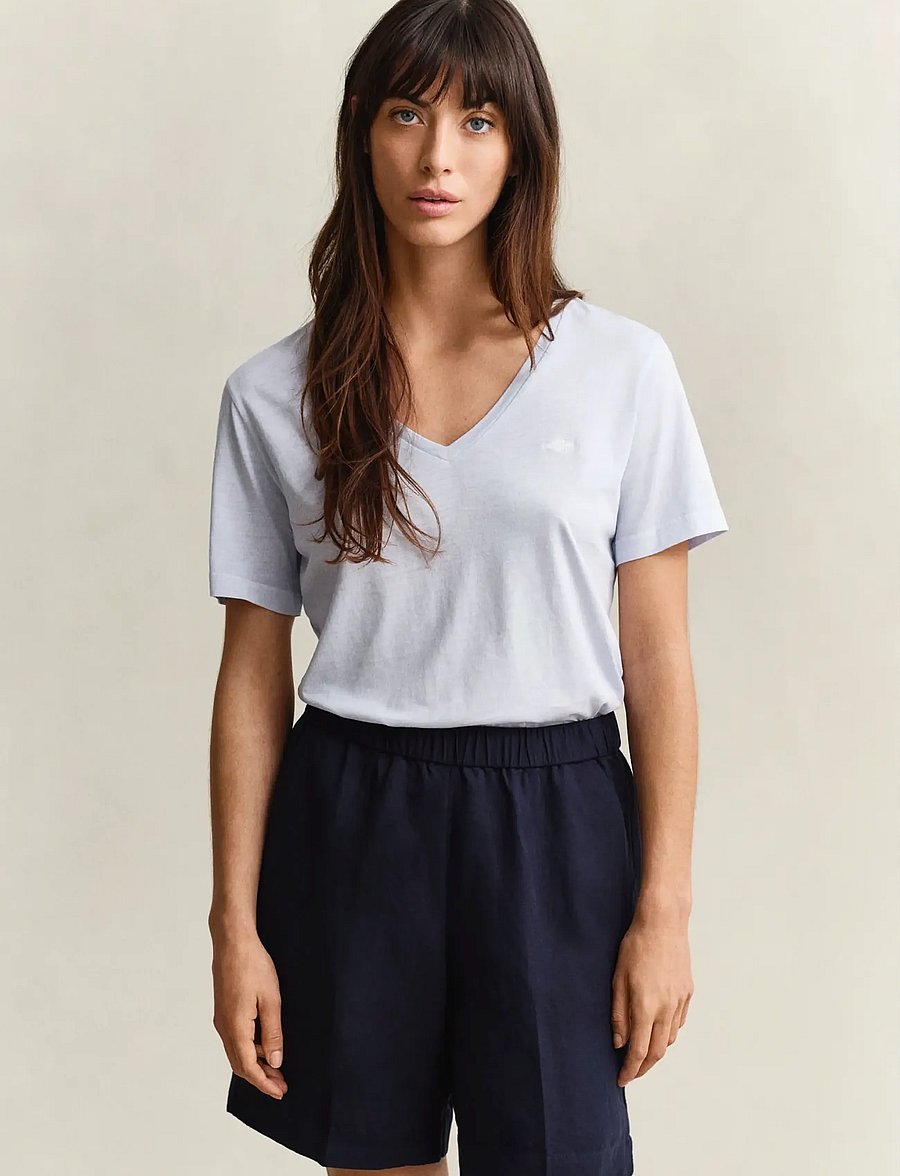 Gant - REG WASHED SHIELD V-NECK T-SHIRT - t-shirts - light blue - 0