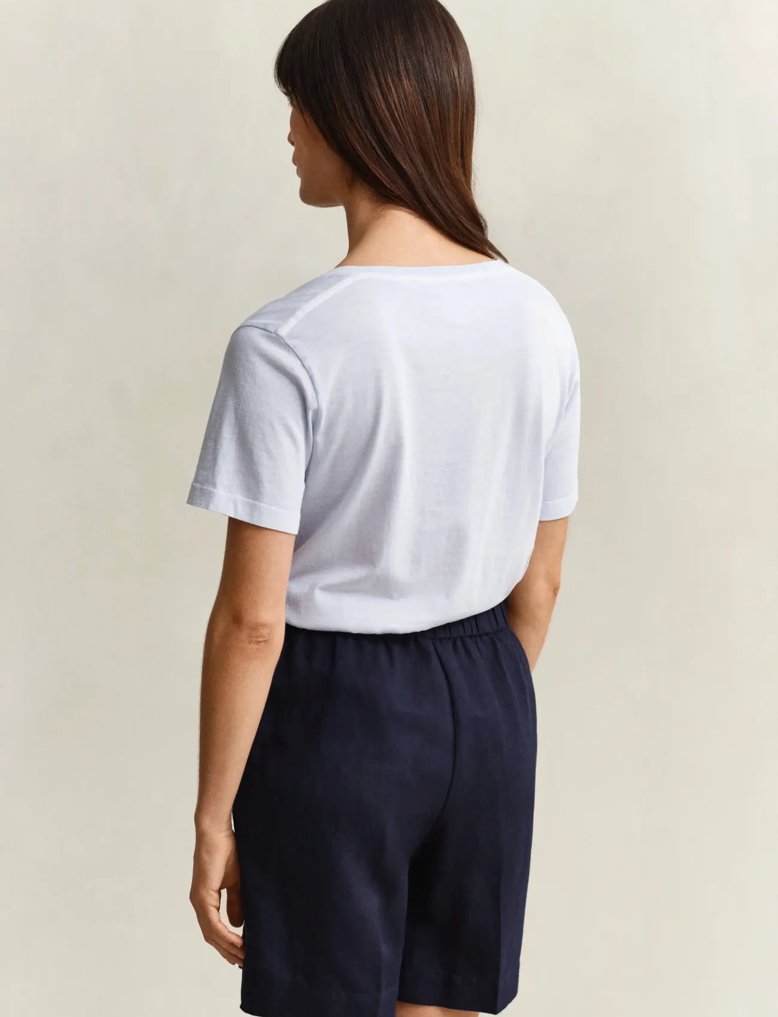 Gant - REG WASHED SHIELD V-NECK T-SHIRT - t-shirts - light blue - 2