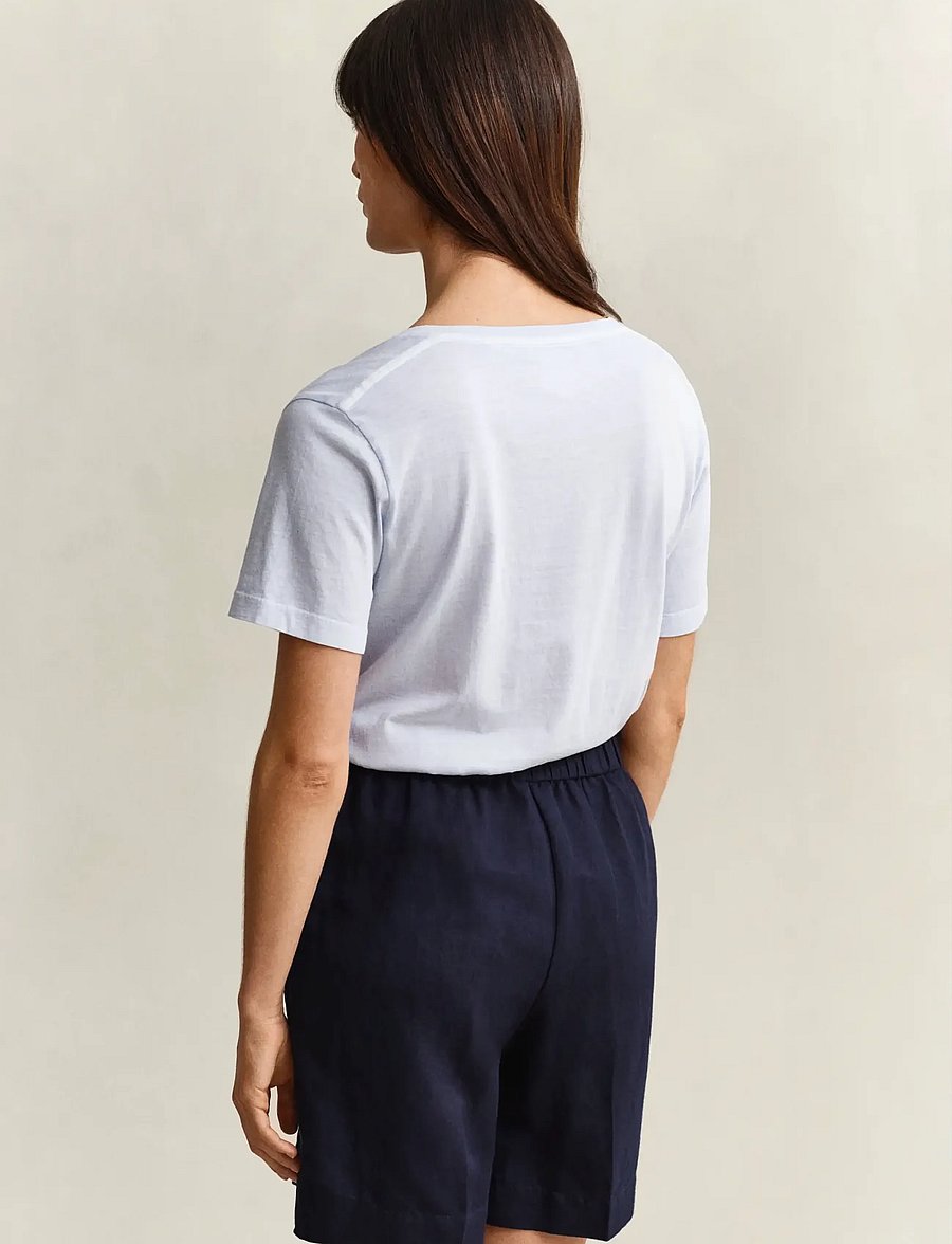 Gant - REG WASHED SHIELD V-NECK T-SHIRT - t-shirts - light blue - 2