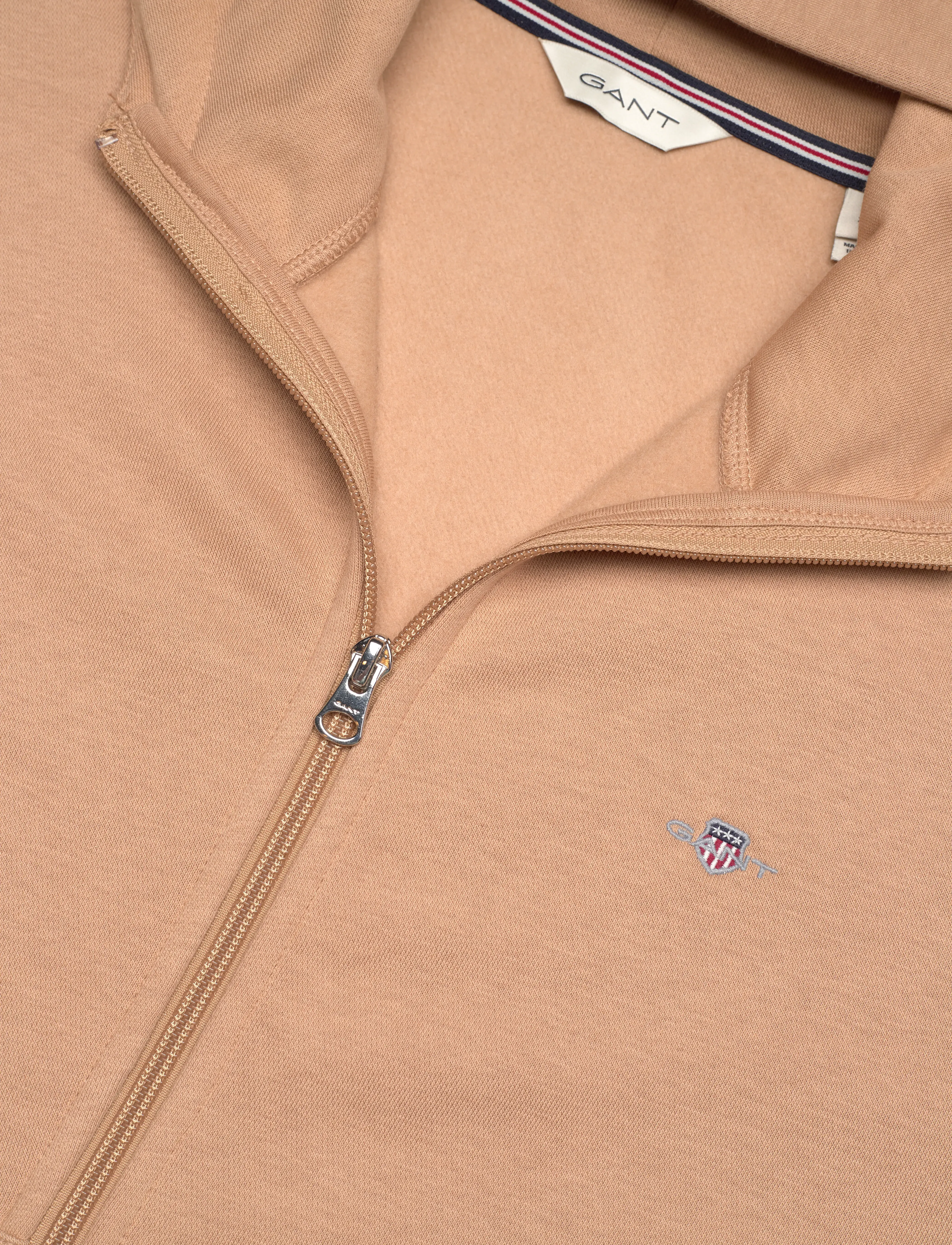 Gant - REG SHIELD LOGO ZIP HOODIE - hættetrøjer - caramel beige - 2