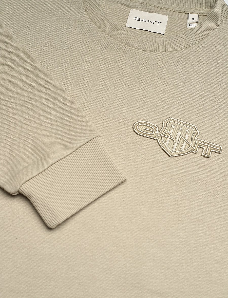Gant - REG TONAL SHIELD C-NECK SWEAT - sweatshirts - country beige - 5