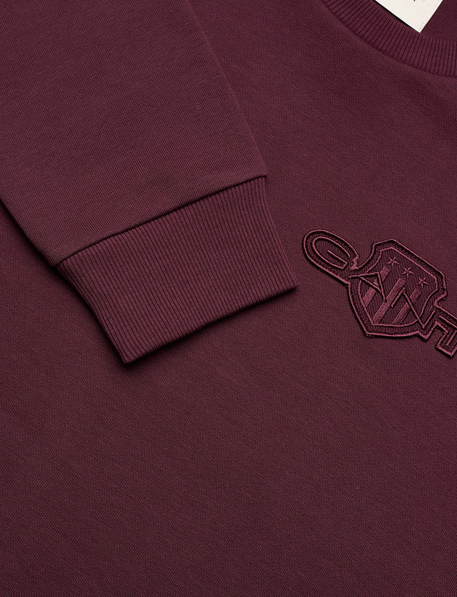 Gant - REG TONAL SHIELD C-NECK SWEAT - sweatshirts - plum wine - 2